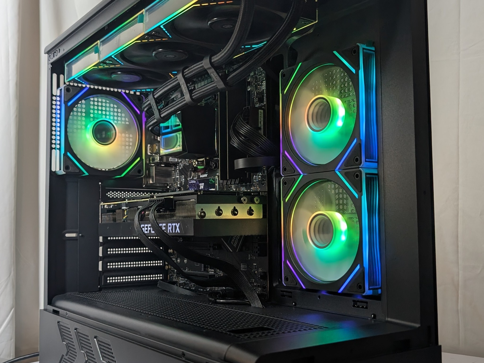 RTX 3090 | RYZEN 5 7600X | 16GB DDR5 | 1TB NVME | 1000W PSU