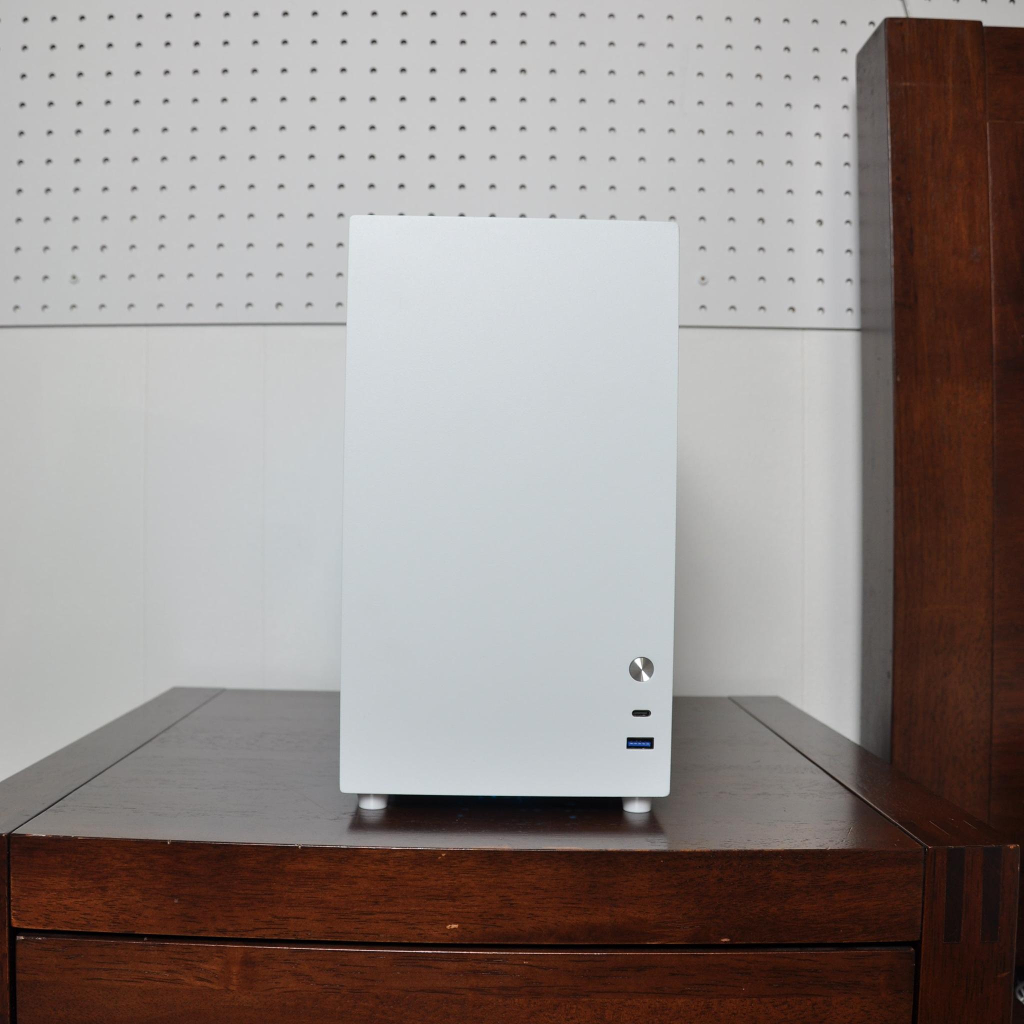 MINI WHITE PC | RTX 2060 OC | AMD RYZEN 5 5500 | 16GB RAM | 1TB GEN 4 SSD | FREE WIFI 6 | $590