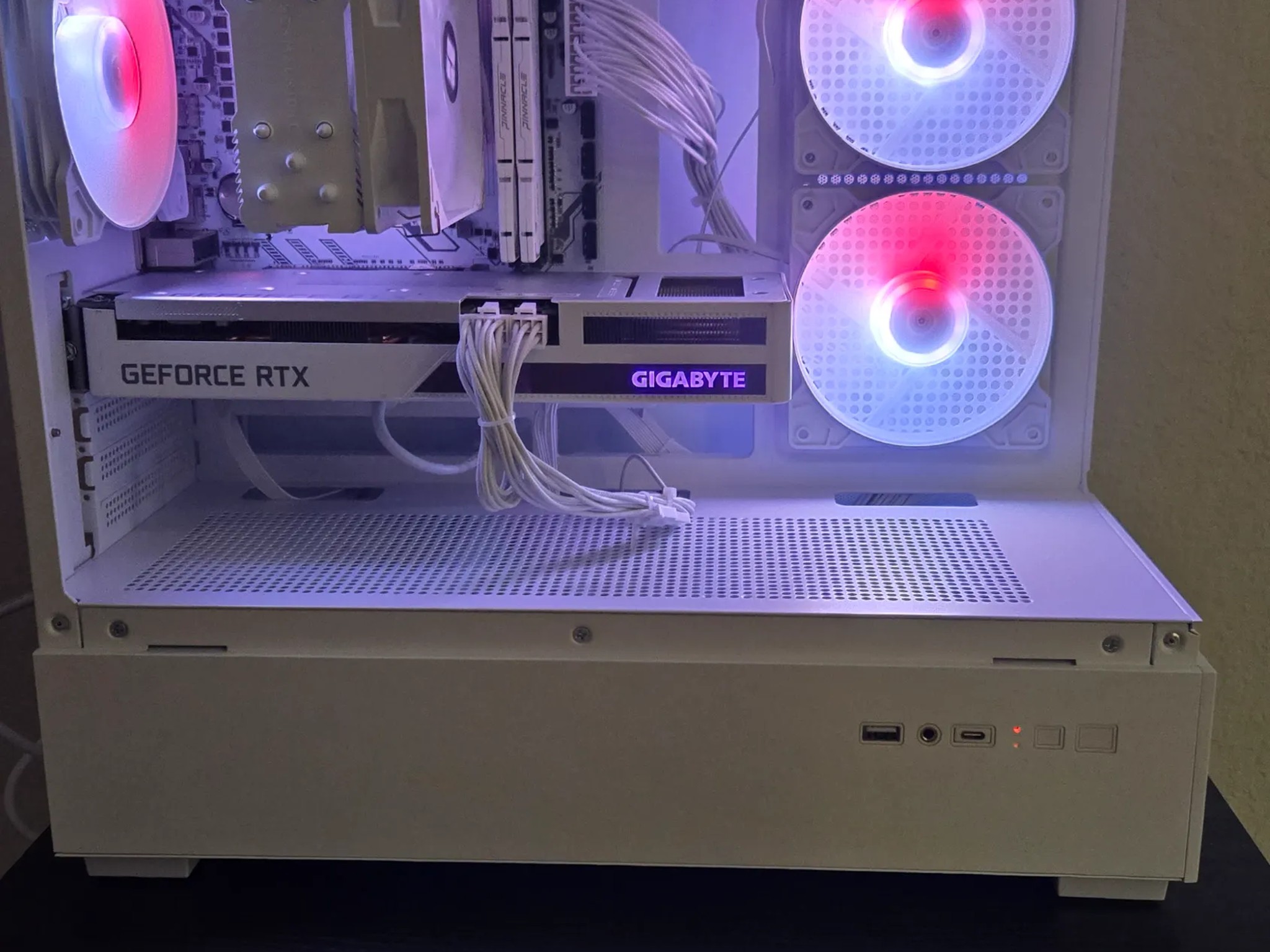 ❄️ SNOW WHITE ❄️ / RTX 3060TI / RYZEN 7 3700X / 32GB DDR4 / 1TB SSD
