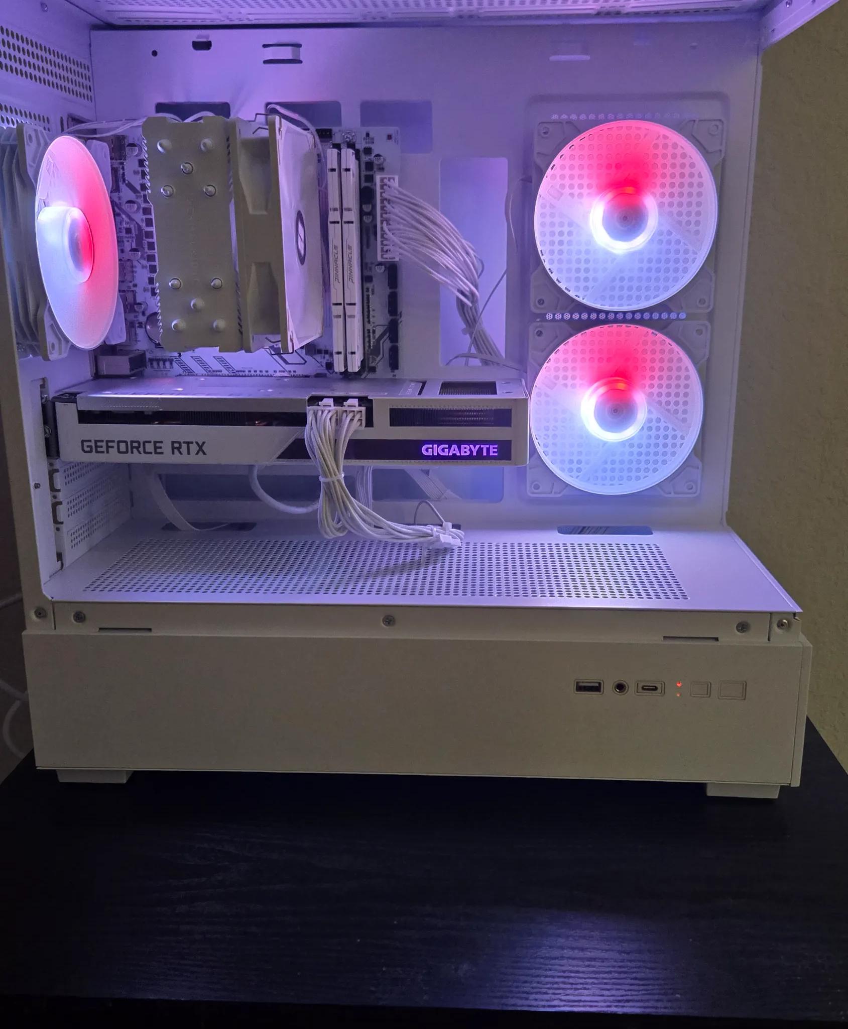 ❄️ SNOW WHITE ❄️ / RTX 3060TI / RYZEN 7 3700X / 32GB DDR4 / 1TB SSD