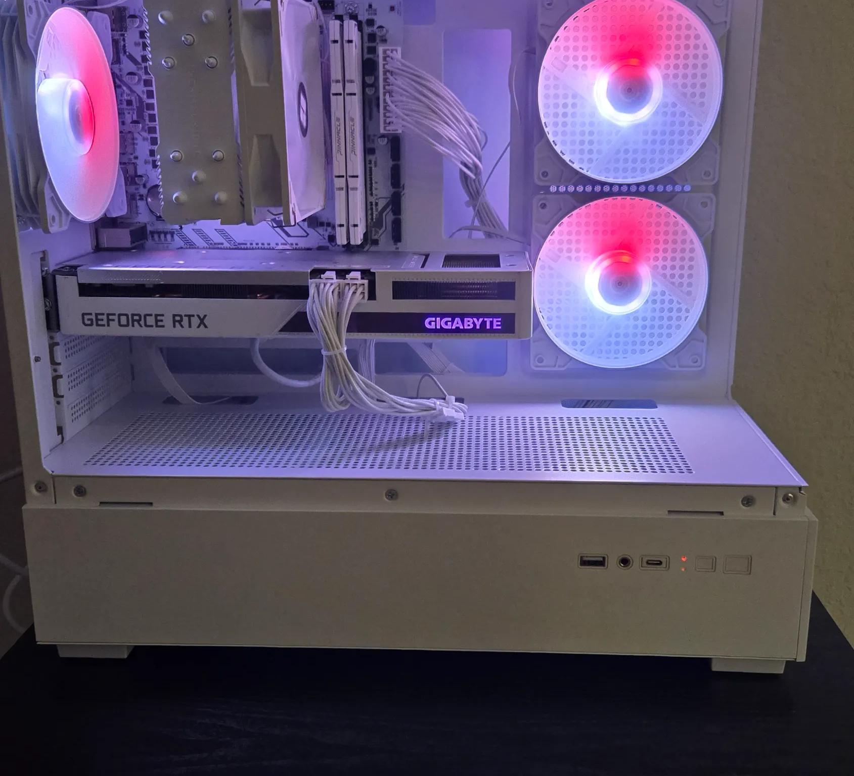 ❄️ SNOW WHITE ❄️ / RTX 3060TI / RYZEN 7 3700X / 32GB DDR4 / 1TB SSD