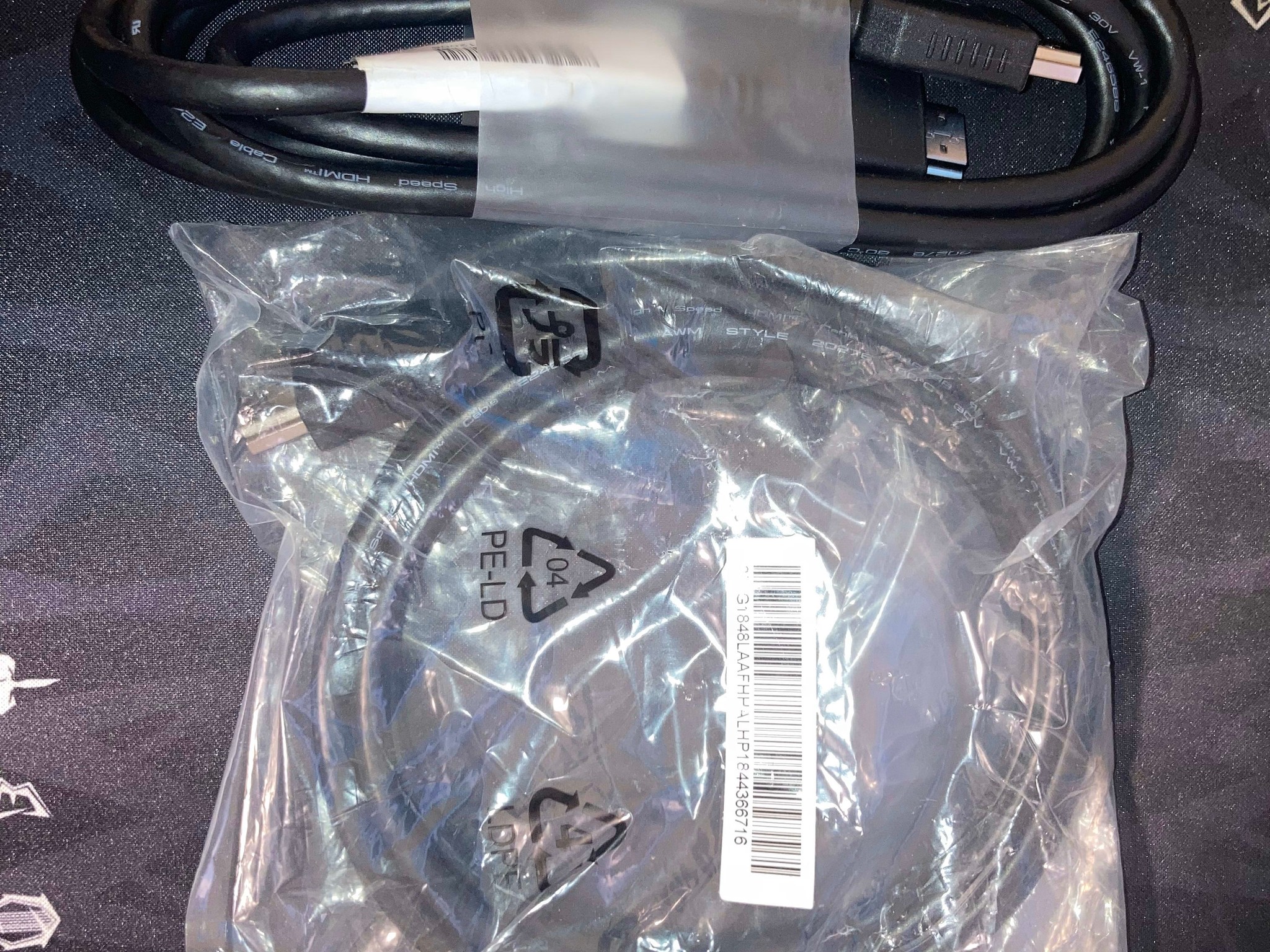 2X HDMI cables 6ft