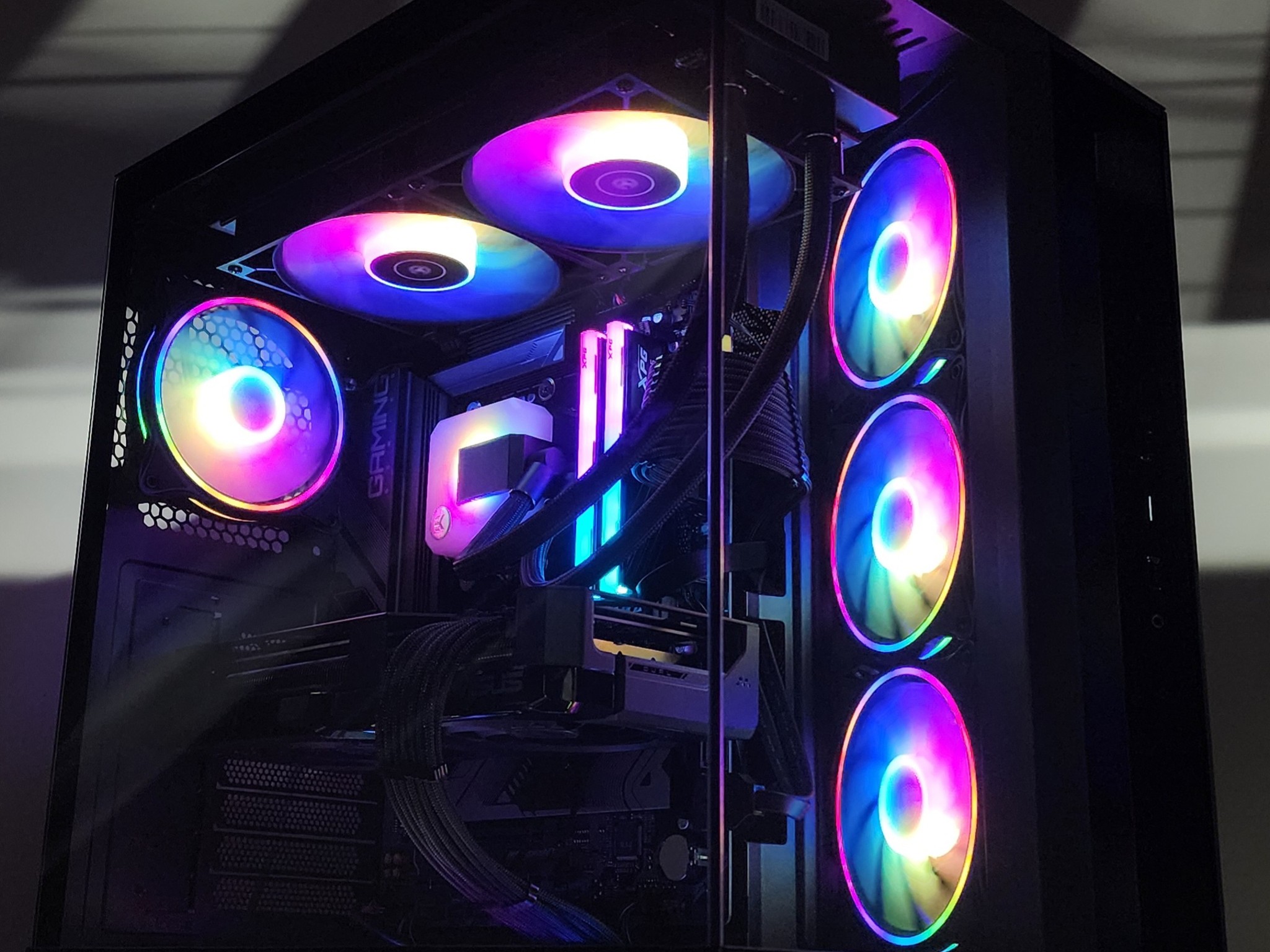 Gaming PC Ryzen 7 7700 32GB RAM 2TB SSD RX 7700 XT 12GB Win11 Computer