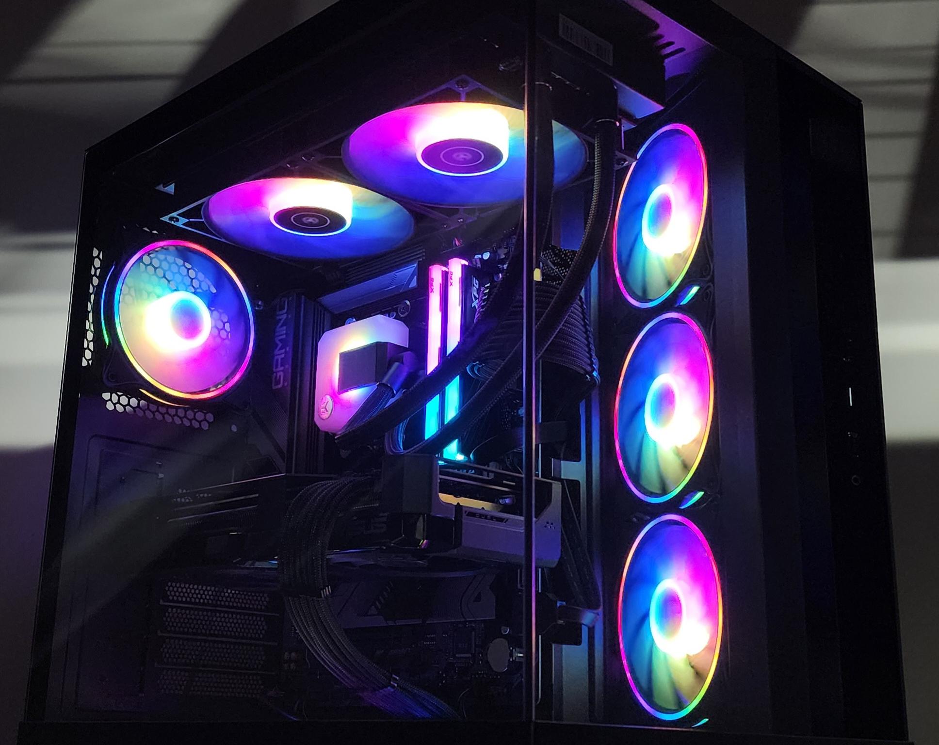 Gaming PC Ryzen 7 7700 32GB RAM 2TB SSD RX 7700 XT 12GB Win11 Computer