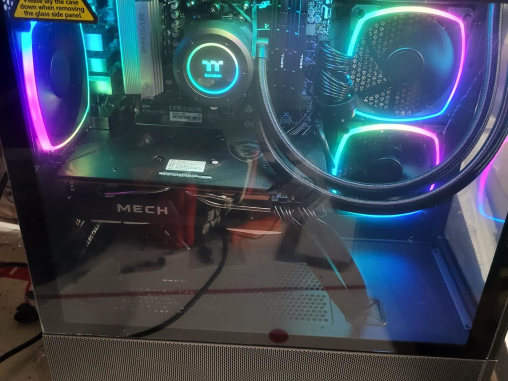 Custon BUild Gaming PC. AMD Ryzen 5 7600x, 32gb of ddr5, and 2-1tb nvmes
