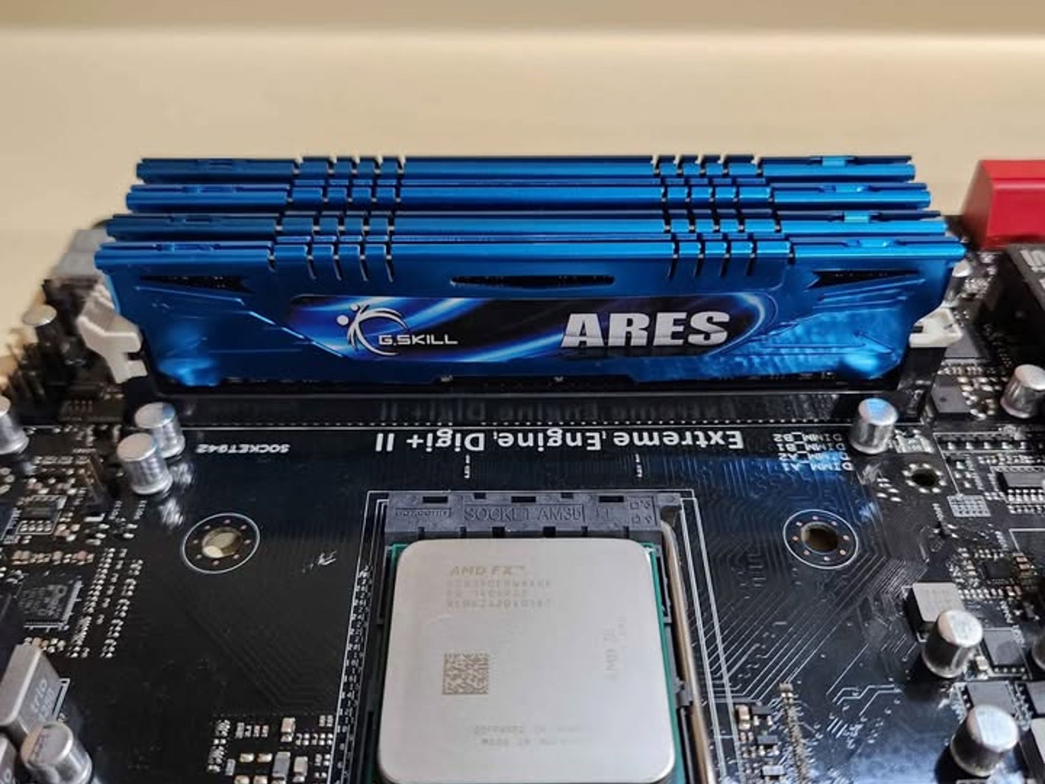 Asus Crosshair V Formula-Z ATX AM3+ Motherboard w/ CPU AMD FX-8350 and DR3 Ram 32GB (4x8GB)