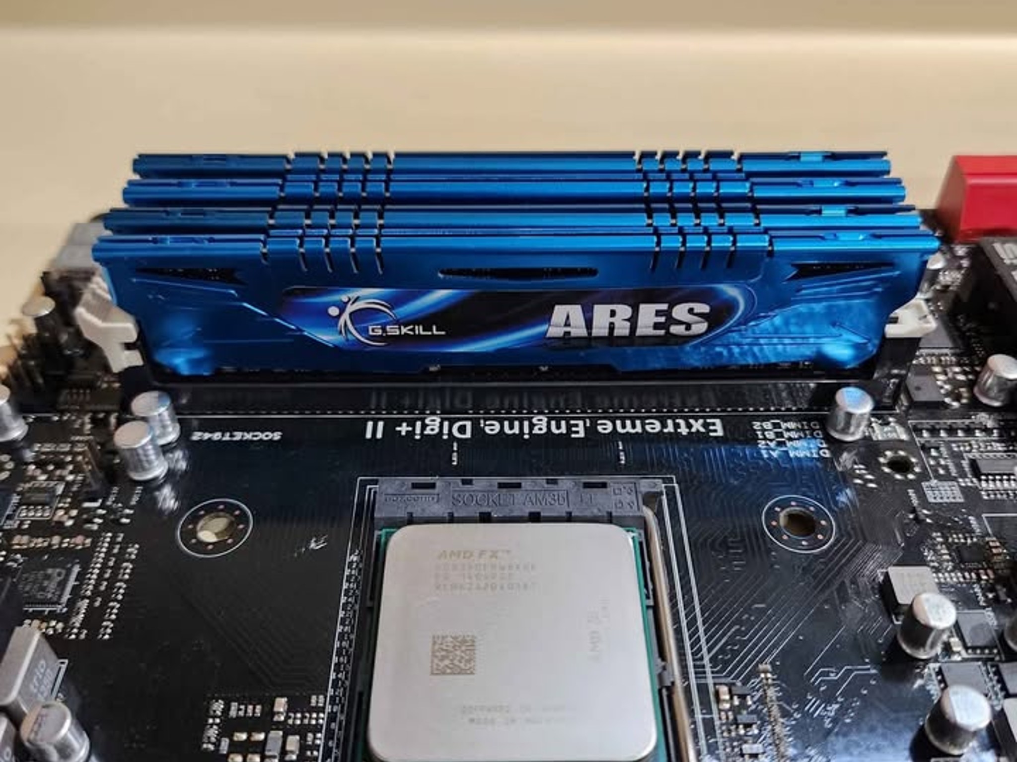 Asus Crosshair V Formula-Z ATX AM3+ Motherboard w/ CPU AMD FX-8350 and DR3 Ram 32GB (4x8GB)