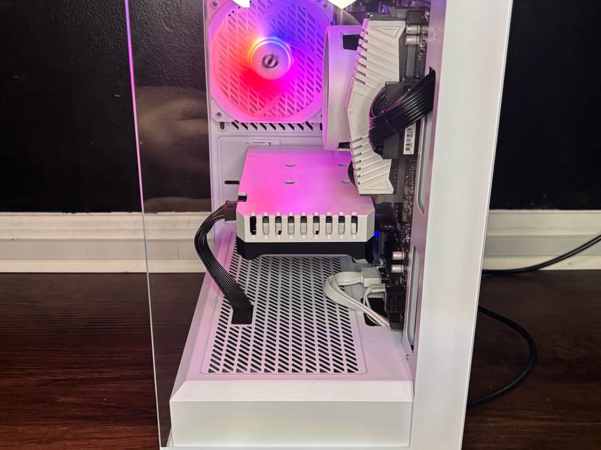 White Gaming PC (GTX 1660 6B + AMD Ryzen 5 3600 + 16GB DDR4 + SSD)