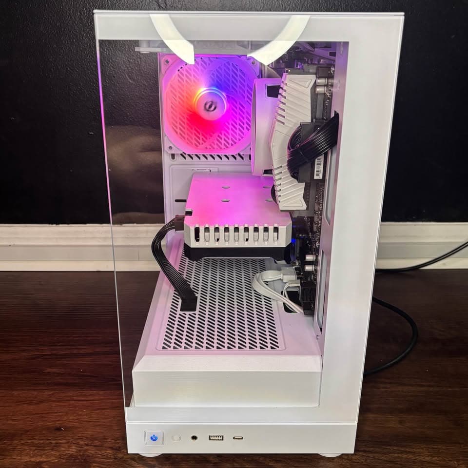 White Gaming PC (GTX 1660 6B + AMD Ryzen 5 3600 + 16GB DDR4 + SSD)