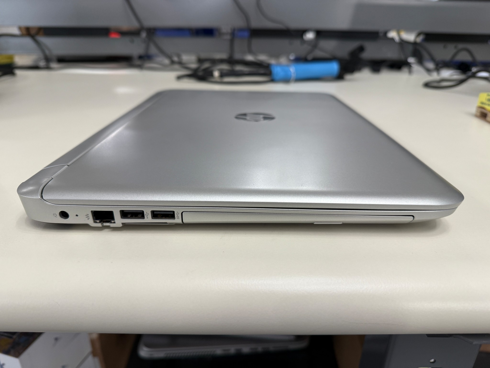 HP Pavilion- A8-7410+Radeon R5+8GB Ram+256 SSD+W10