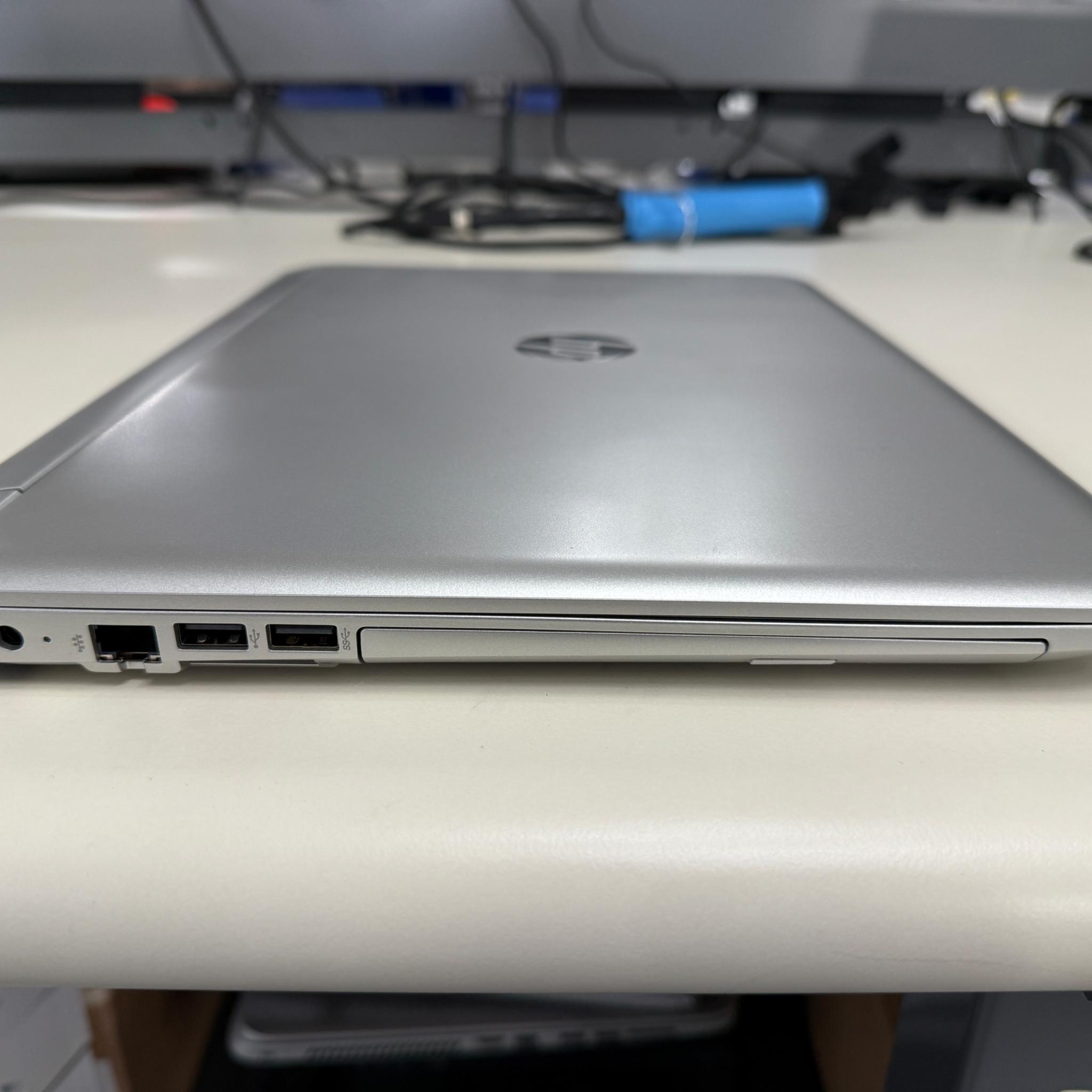 HP Pavilion- A8-7410+Radeon R5+8GB Ram+256 SSD+W10