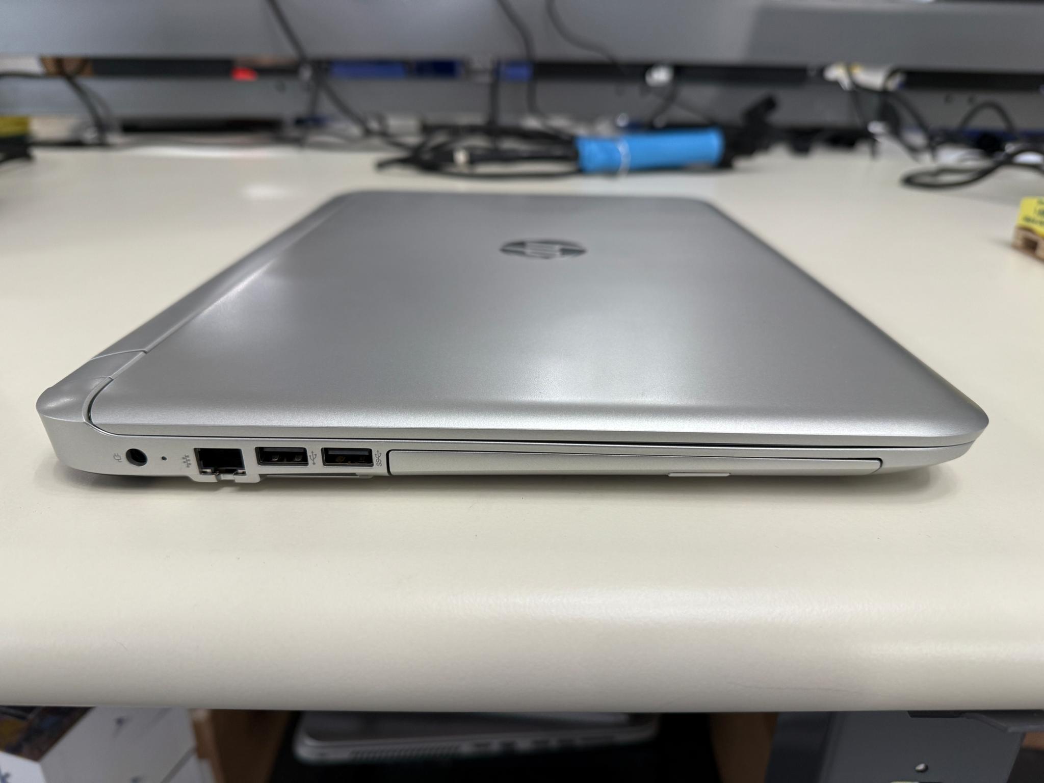 HP Pavilion- A8-7410+Radeon R5+8GB Ram+256 SSD+W10