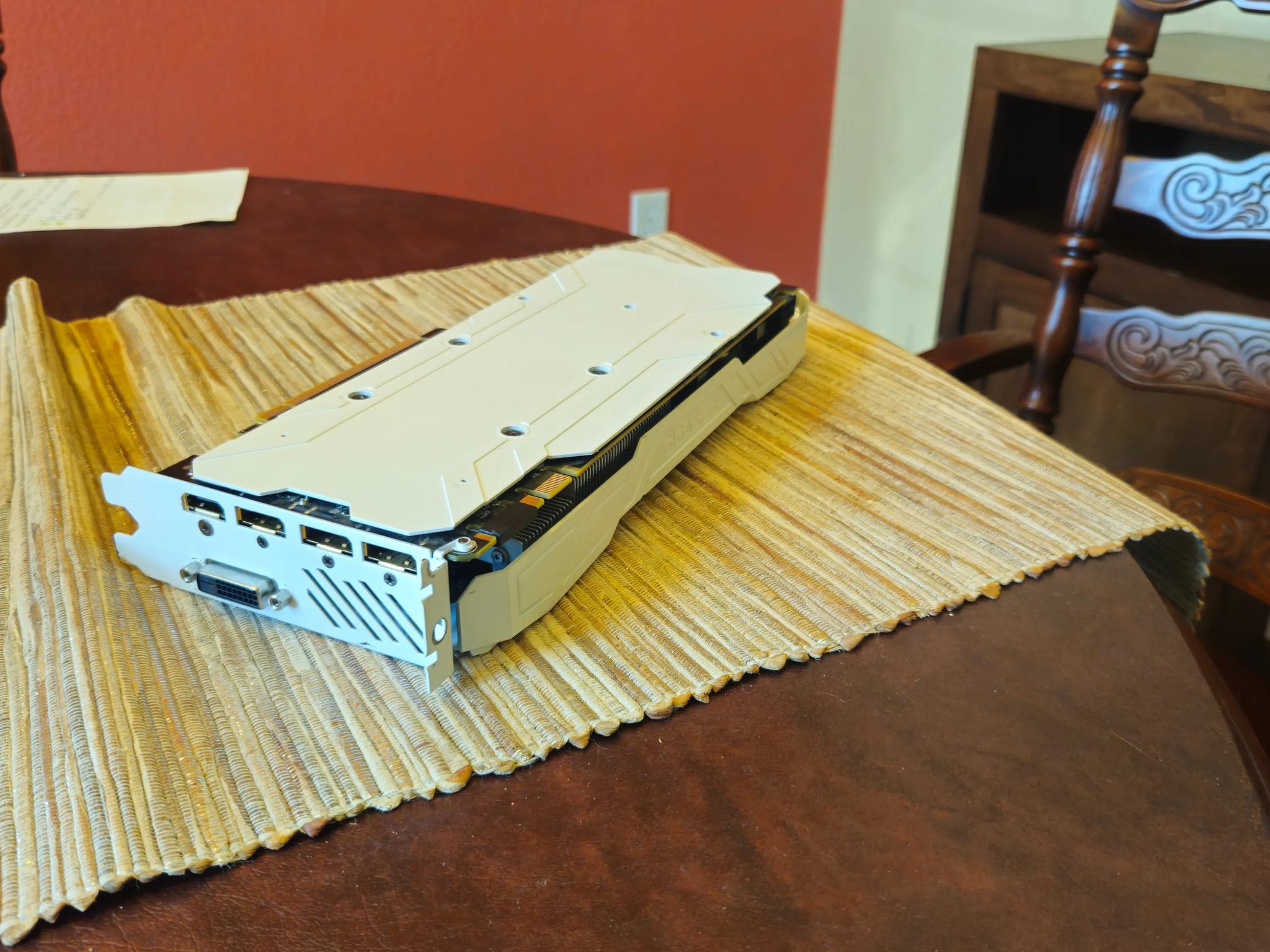White GTX 1080