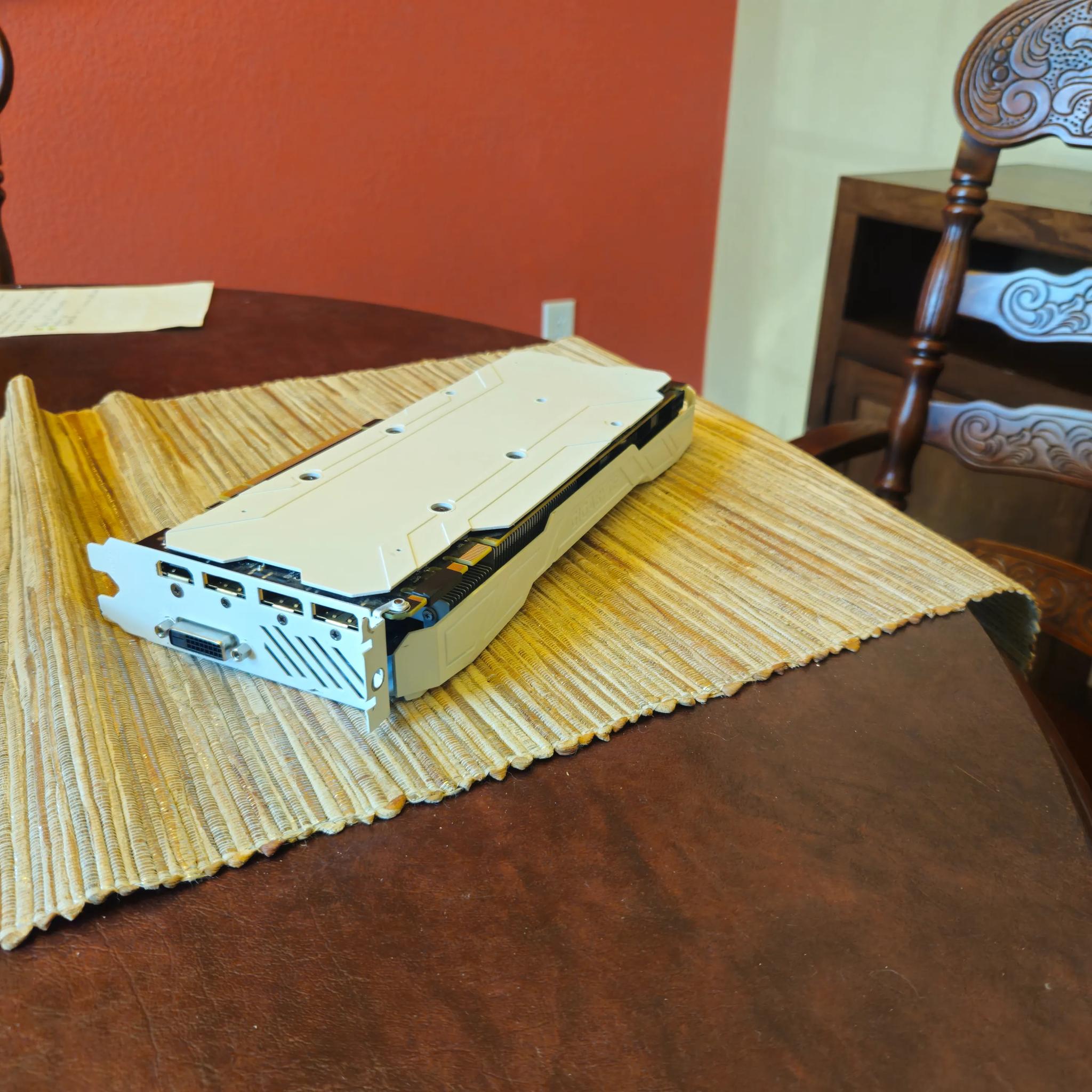 White GTX 1080