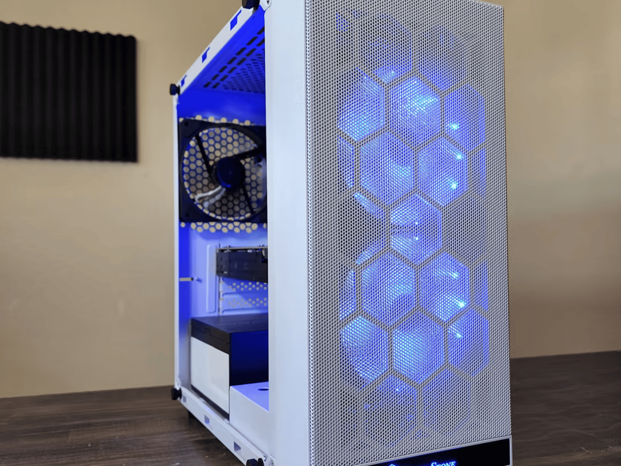 Intel Core i3 10100F // AMD Radeon RX5500 4GB // Silicon Power 16GB 3200MHz