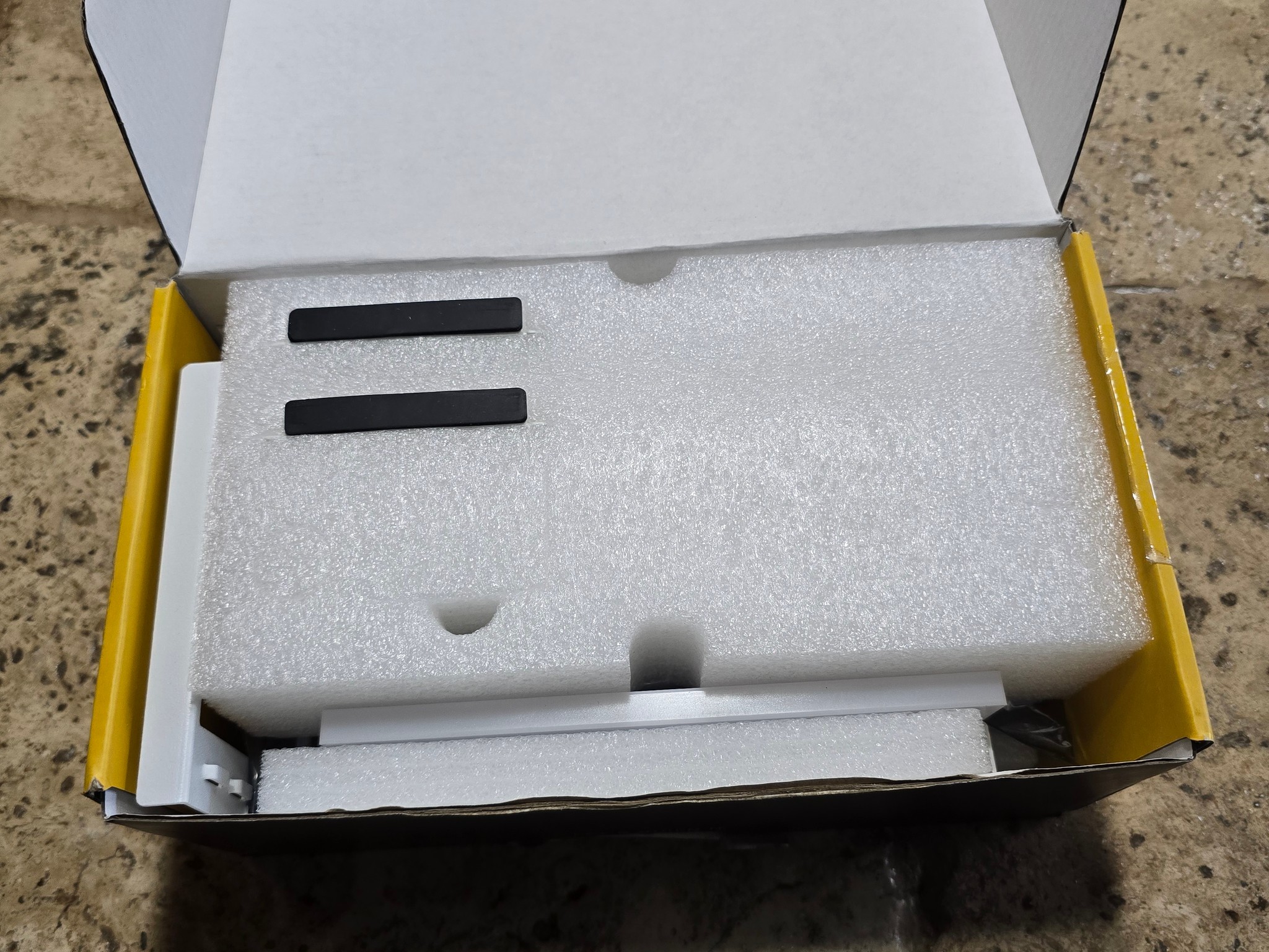 EZDIY-FAB PCIe 4.0 GPU Mount Bracket w ARGB LED Module White Nvidia AMD RTX RX XT Adjustable angle