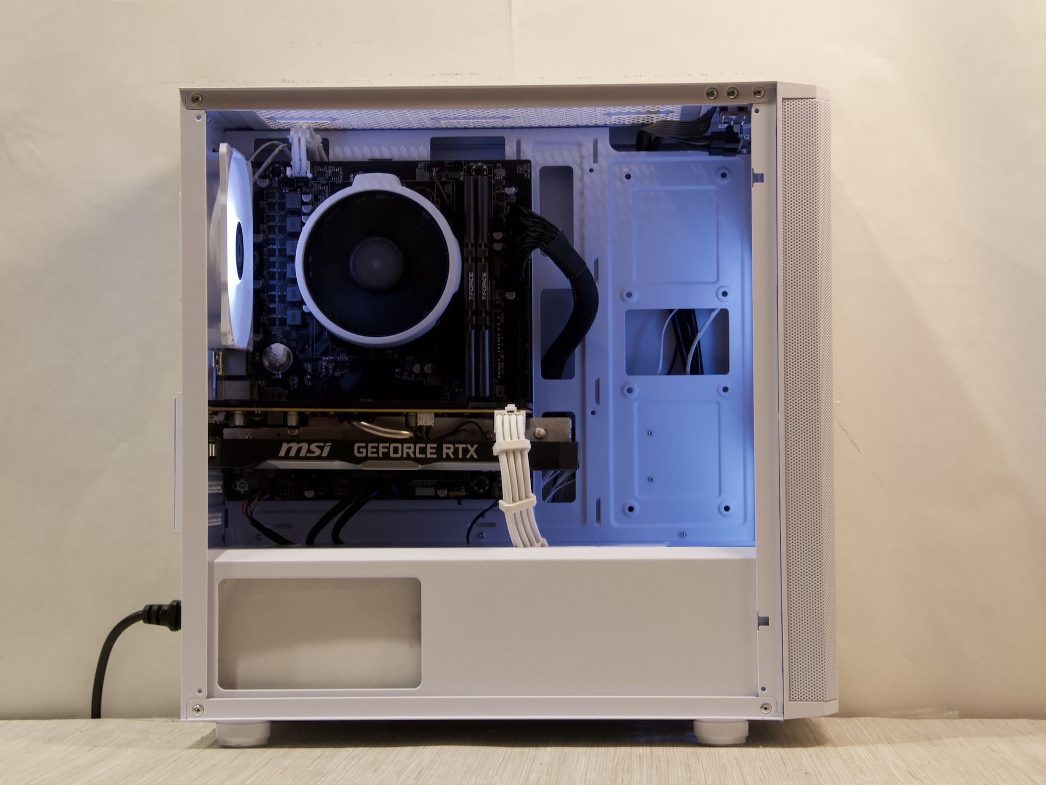 RTX 2060 Super, Ryzen 5 2600, 16GB DDR4, 1TB NVMe SSD, WiFi - Custom Gaming PC