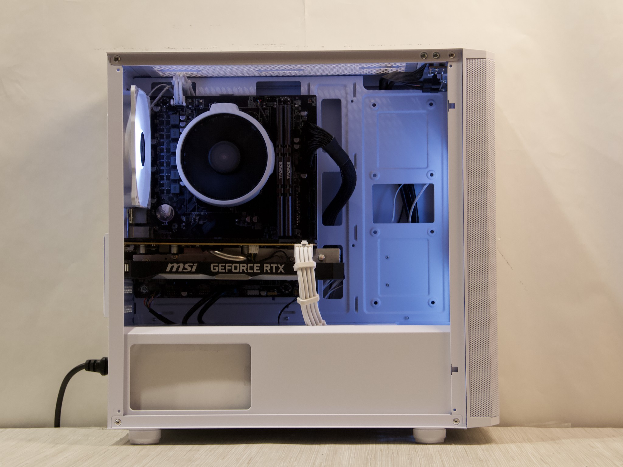 RTX 2060 Super, Ryzen 5 2600, 16GB DDR4, 1TB NVMe SSD, WiFi - Custom Gaming PC