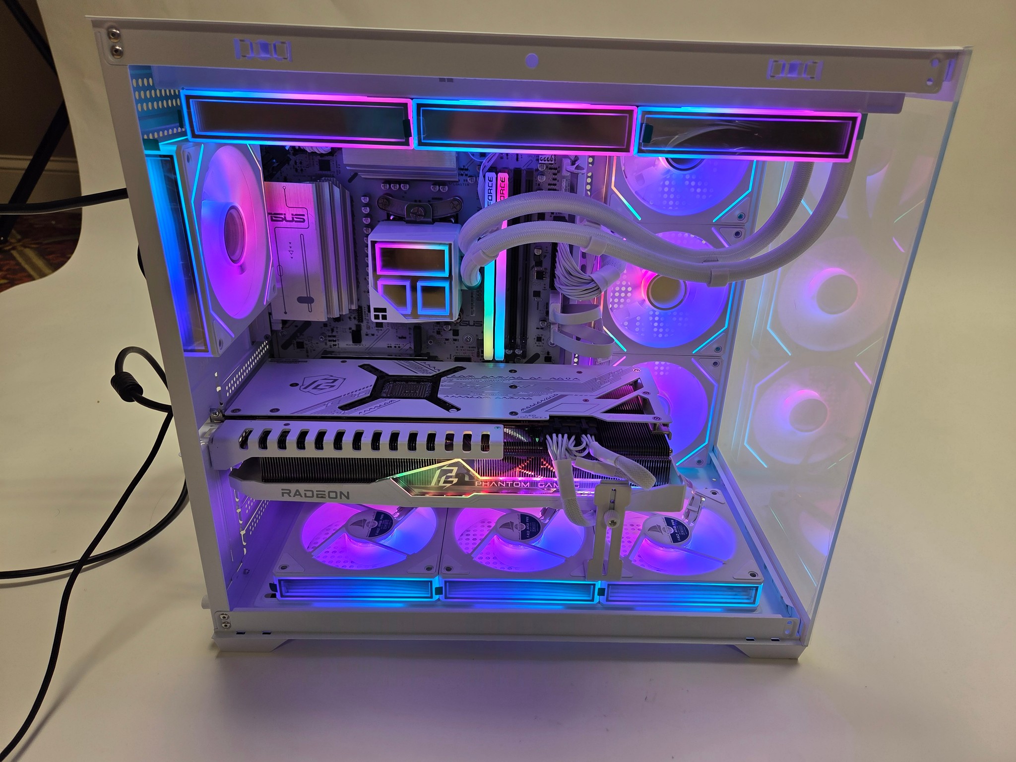 #0005 — High-Performance 1440p / 4k White Gaming Pc