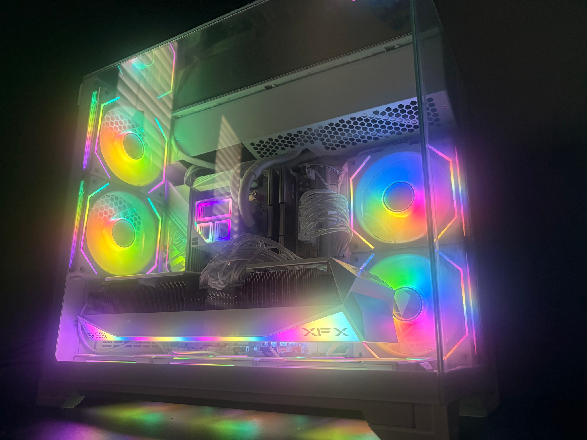 9070xt/Ryzen 7 9700x/ 32GB DDR5/ All white lian Li Gaming Pc