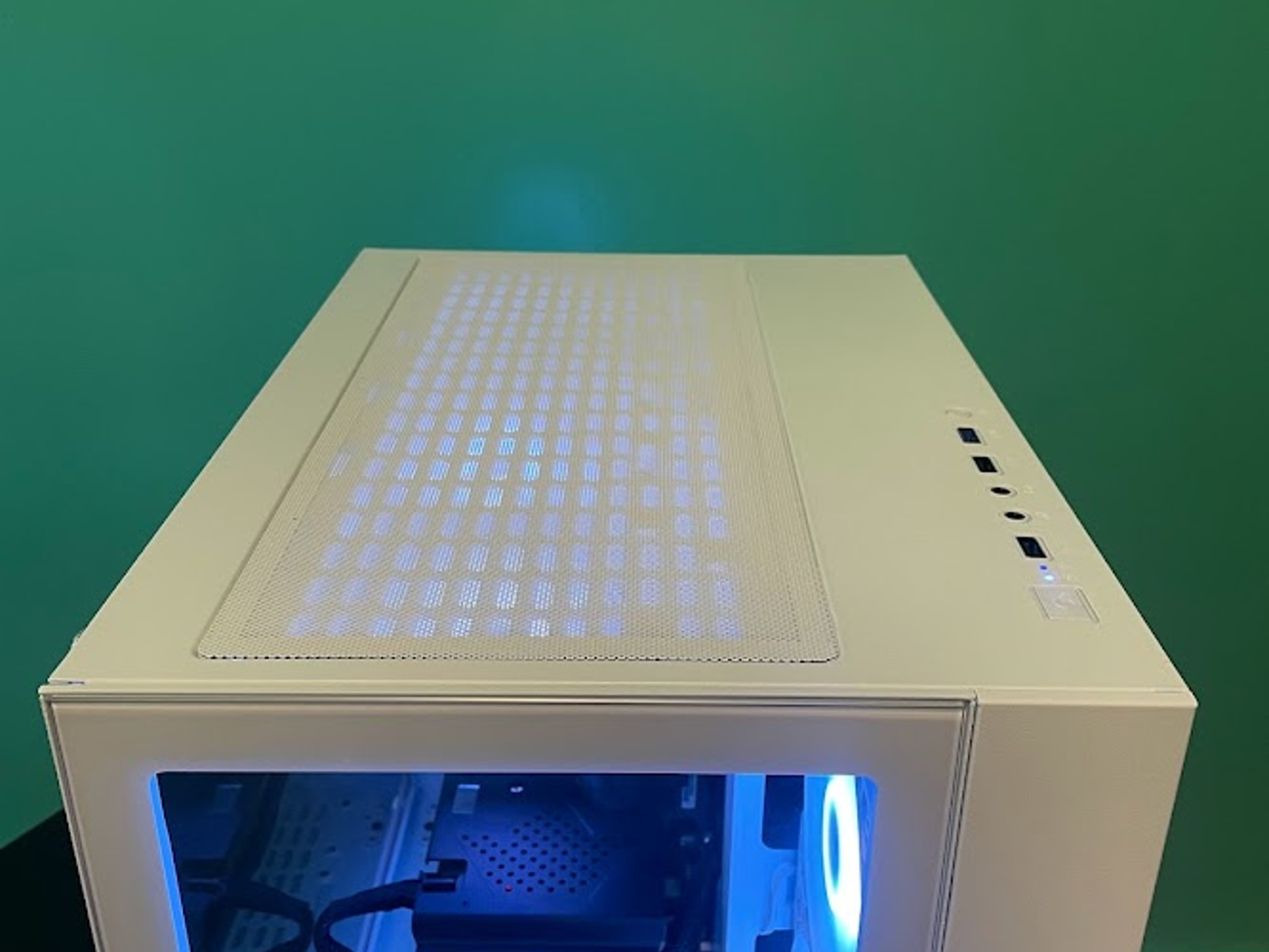 GLASSY White Gaming PC| Intel i5 / Amd RX580 / 8GB / 500GB SSD Win 10 Pro WiFi