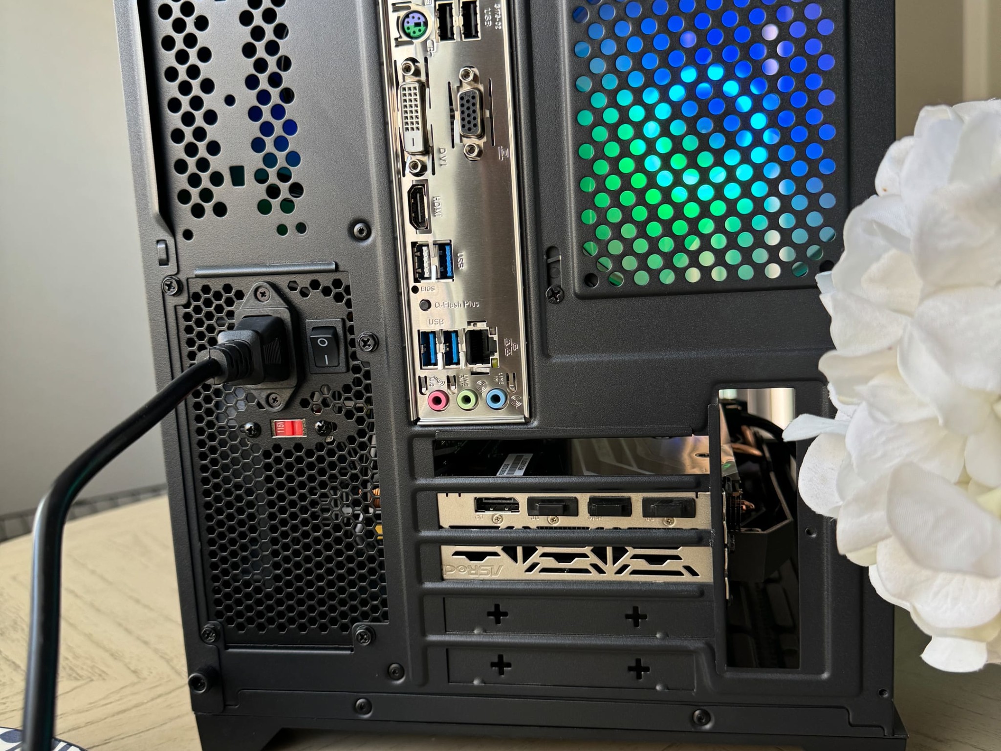 Competitive Gaming Pc - Ryzen 5 / Radeon RX 66008GB / 1tb SSD