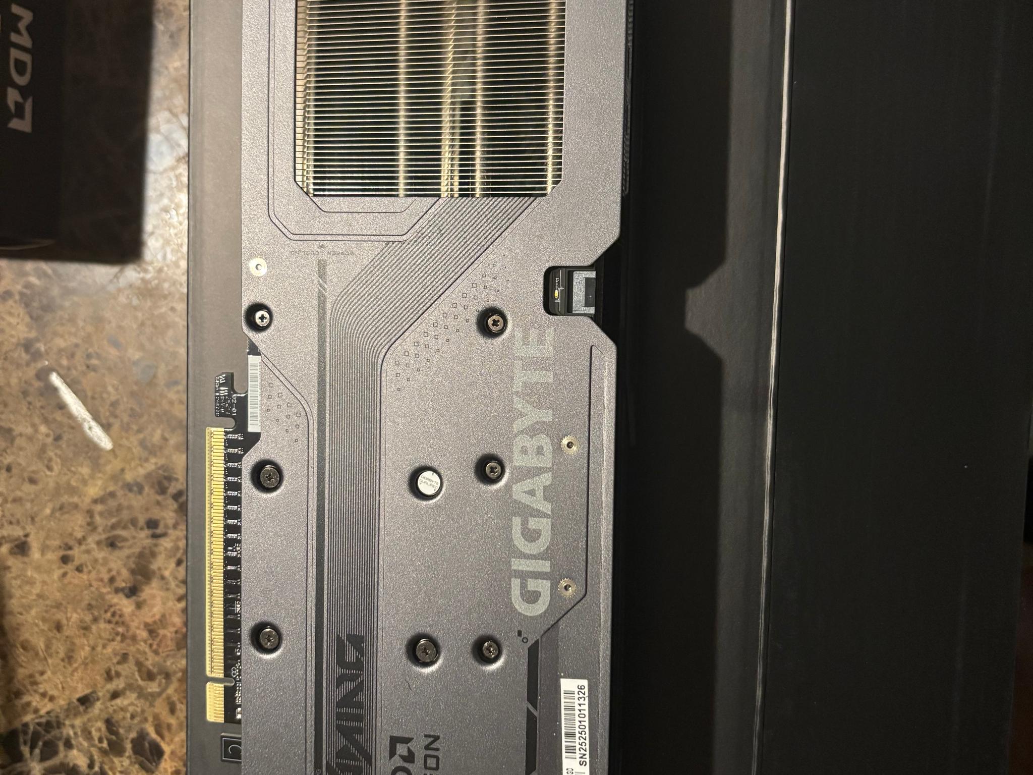 GIGABYTE 9060XT 16Gb OC LIKE NEW