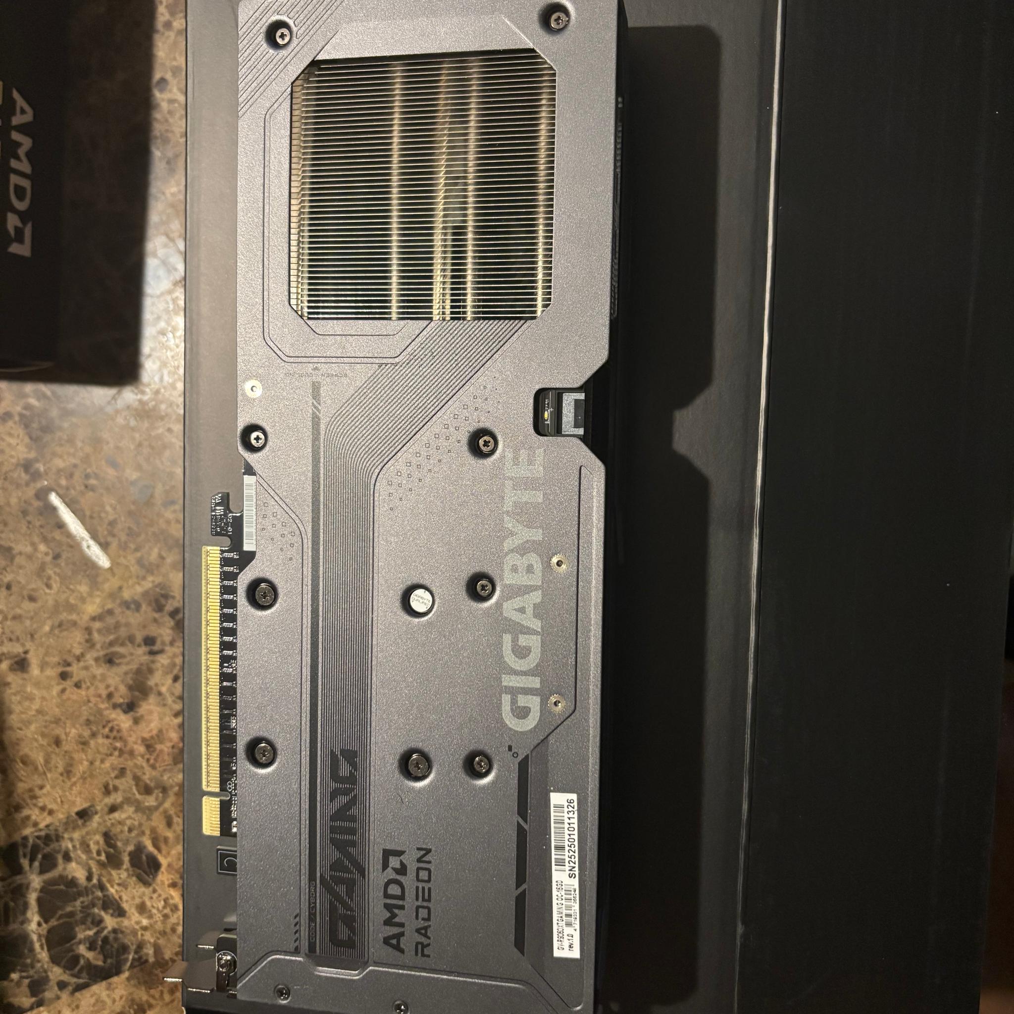 GIGABYTE 9060XT 16Gb OC LIKE NEW