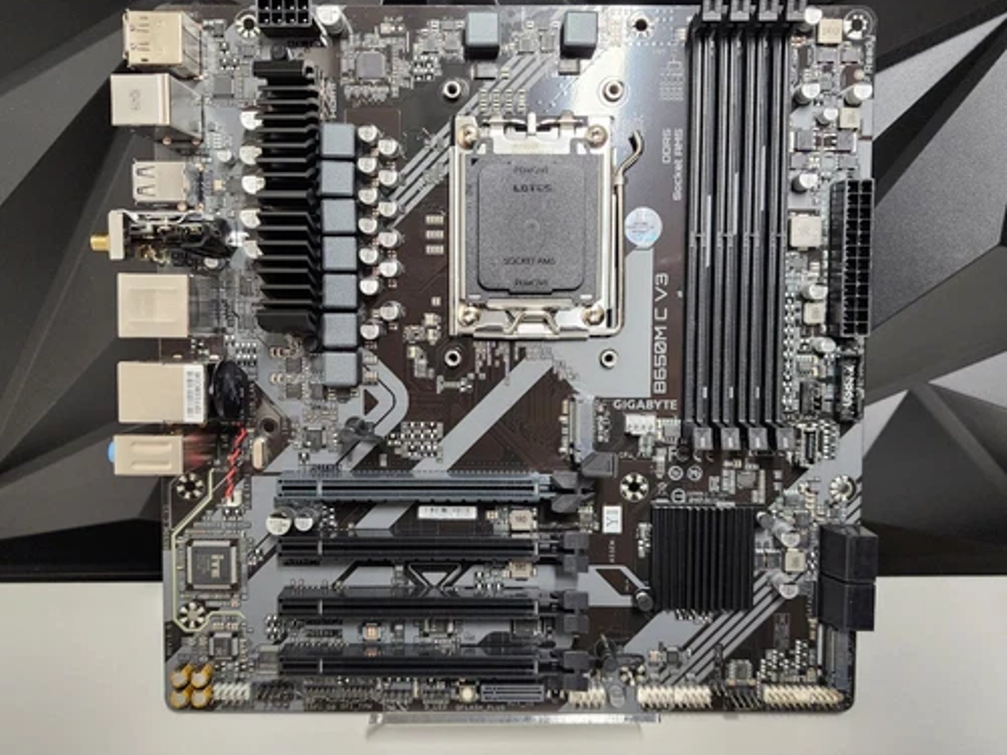 UPDATED BIOS GIGABYTE B650M C V3 WIFI AM5 DDR5 MATX MOTHERBOARD