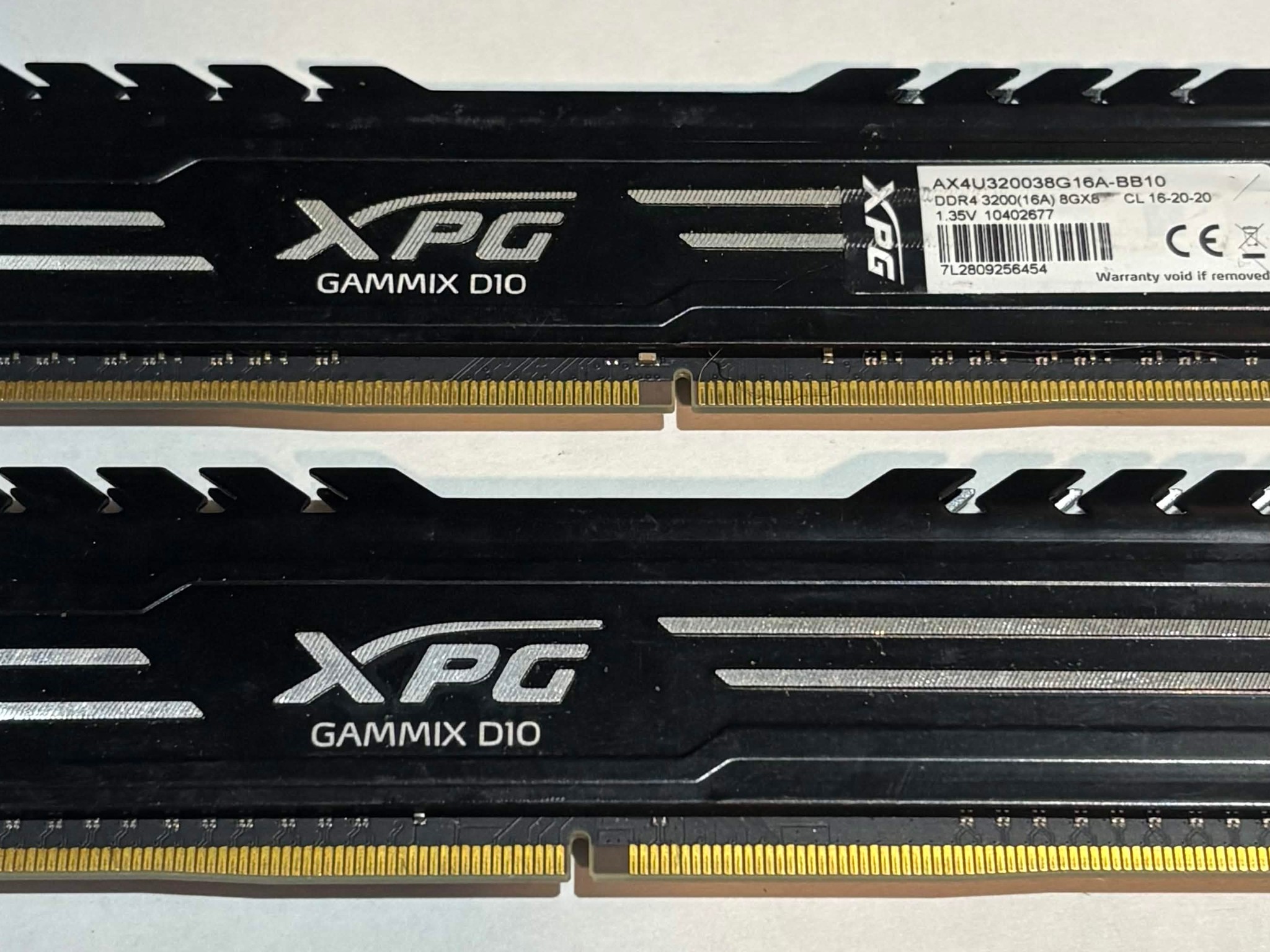 XPG Gammix D10 16GB (2x8GB) DDR4 3200MHz CL16 Gaming Memory Kit | AX4U320038G16A-BB10 |