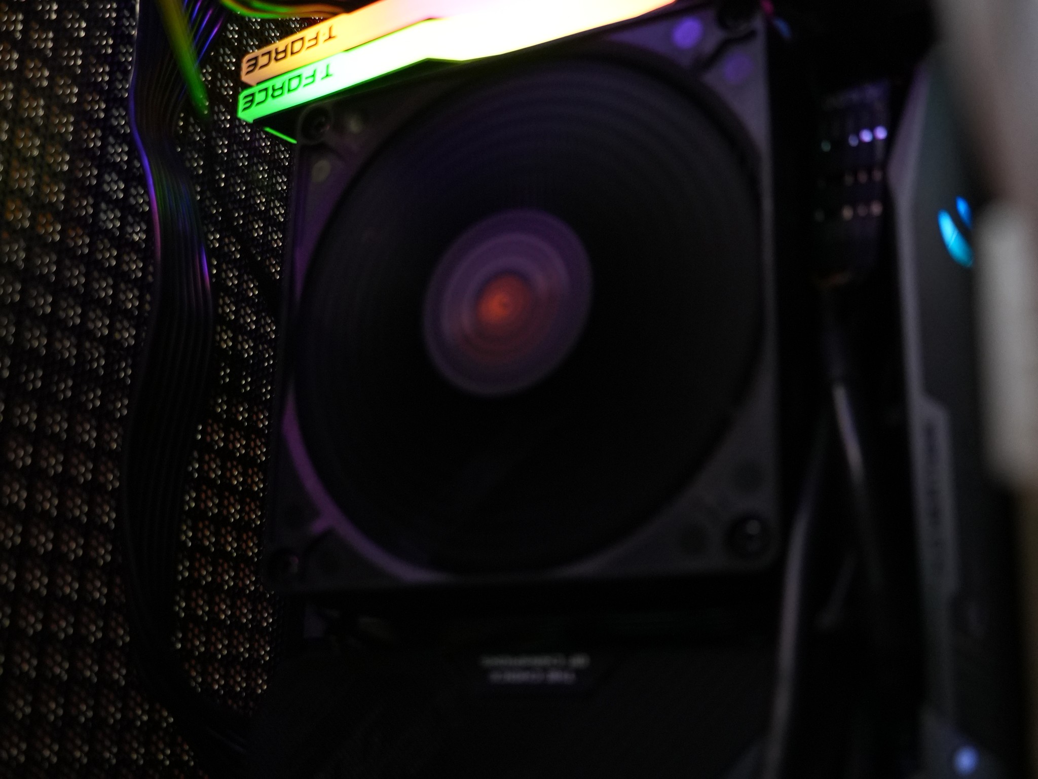 Looming Tower II | RYZEN 5 5600X | RTX 5060 TI 8G | 32GB DDR4 | 1TB NVME | WINDOWS 11 PRO + WIFI.BT