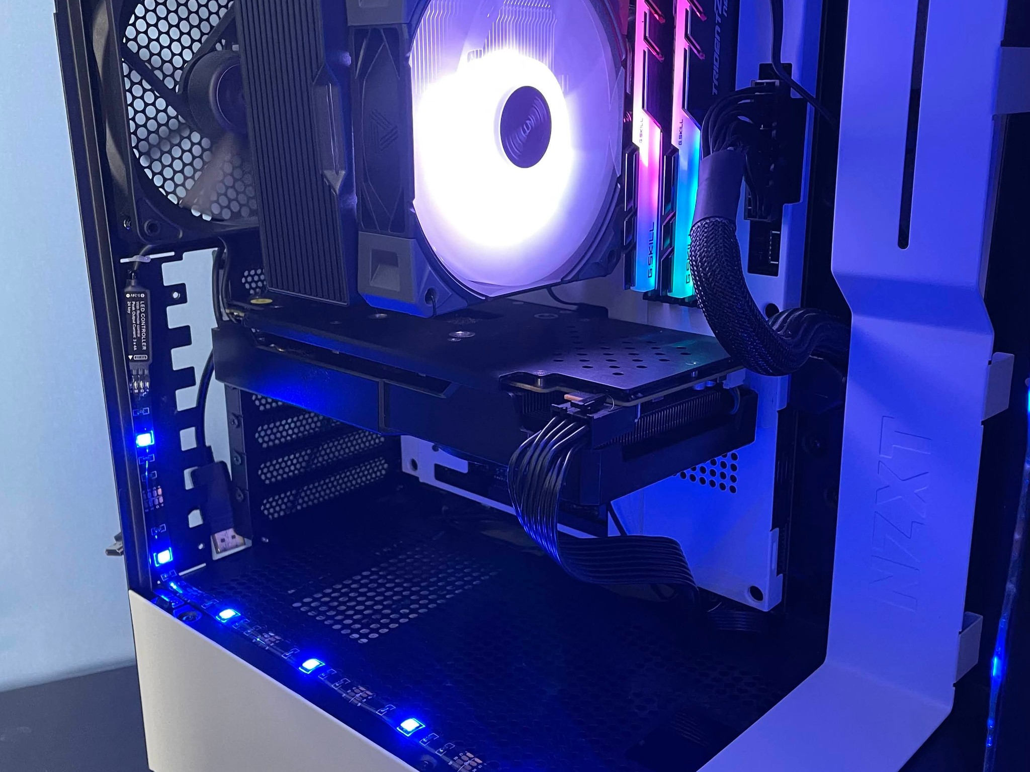 NZXT Ryzen Gaming PC | Ryzen 5 / 570 / 16GB / 1TB  SSD, Win 11 Pro + Wi-Fi