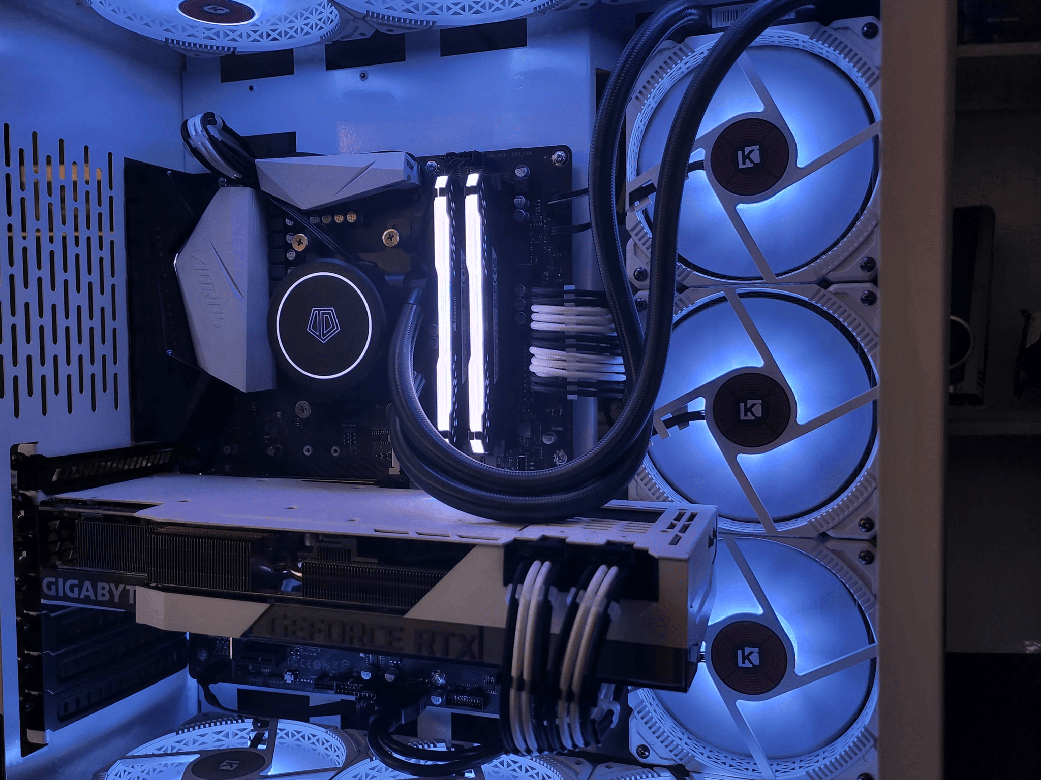 AMD Ryzen 9 5900X // Gigabyte Eagle GeForce RTX 3090 24GB // Corsair Vengeance RGB Pro 32GB 3200MHz