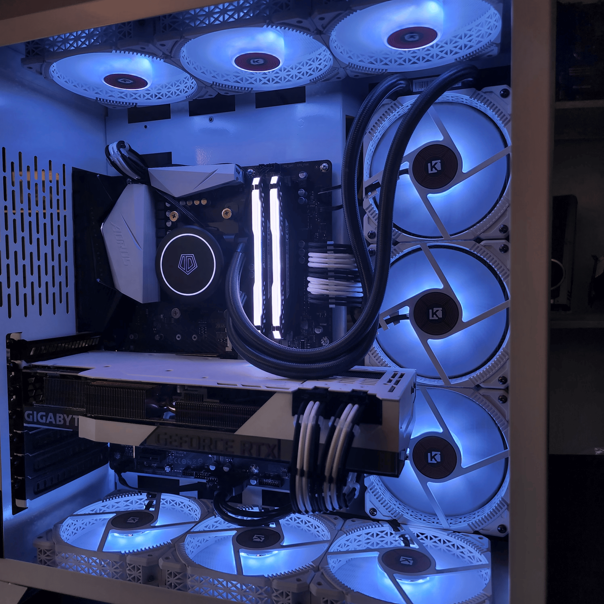 AMD Ryzen 9 5900X // Gigabyte Eagle GeForce RTX 3090 24GB // Corsair Vengeance RGB Pro 32GB 3200MHz