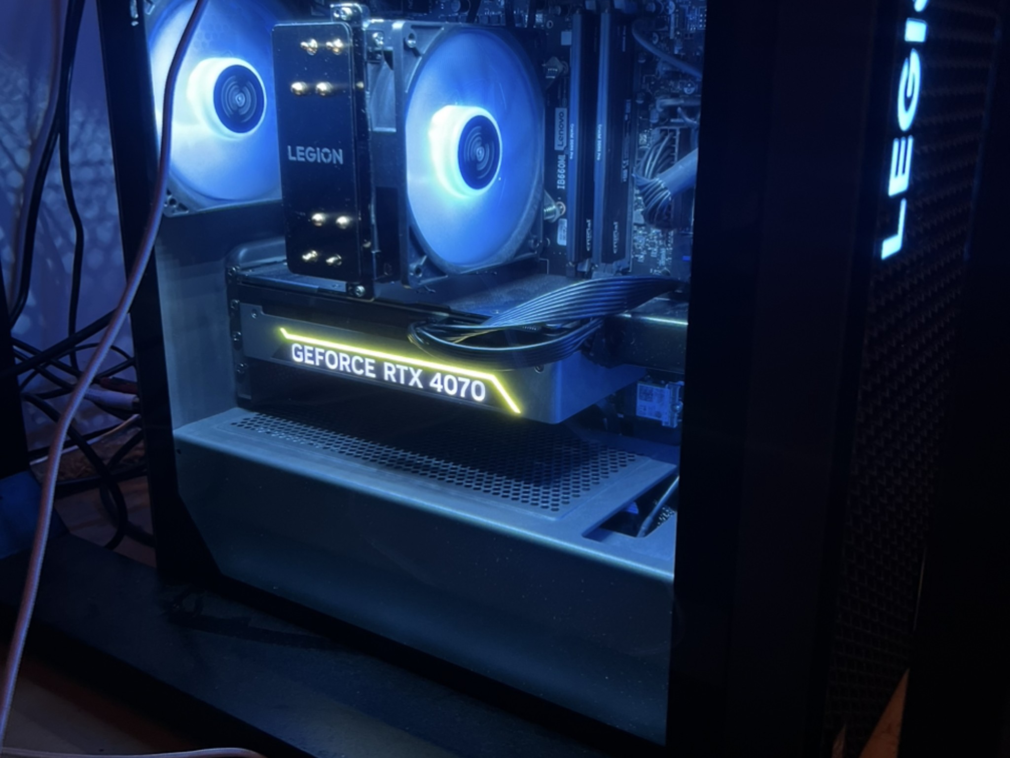 Lenovo Legion Tower 5i RTX 4070 12GB VRAM + Intel i7-13700F