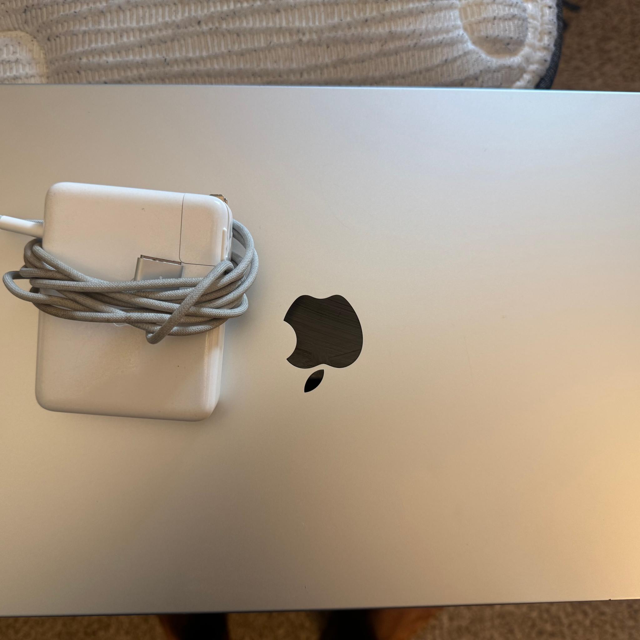 MacBook Pro - (M1 Pro, 32GB, 512GB SSD)-Used, Like New