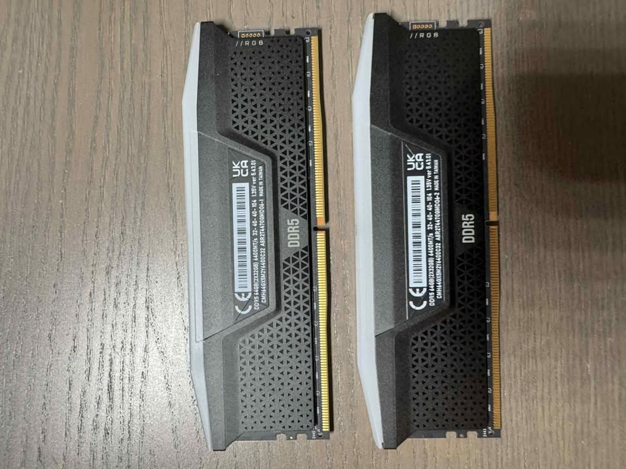 64GB CORSAIR VENGEANCE DDR5 RGB 6400 MHZ CL32