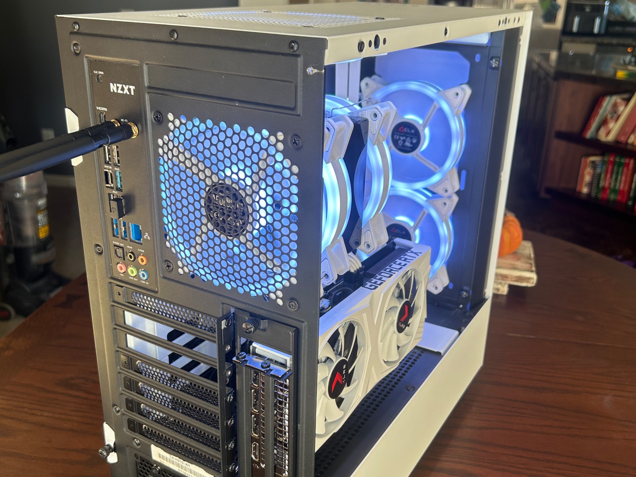 4060ti+12600k, 32GB Ram, 1TB NVME Ssd, vertical mounted, all white NZXT build.