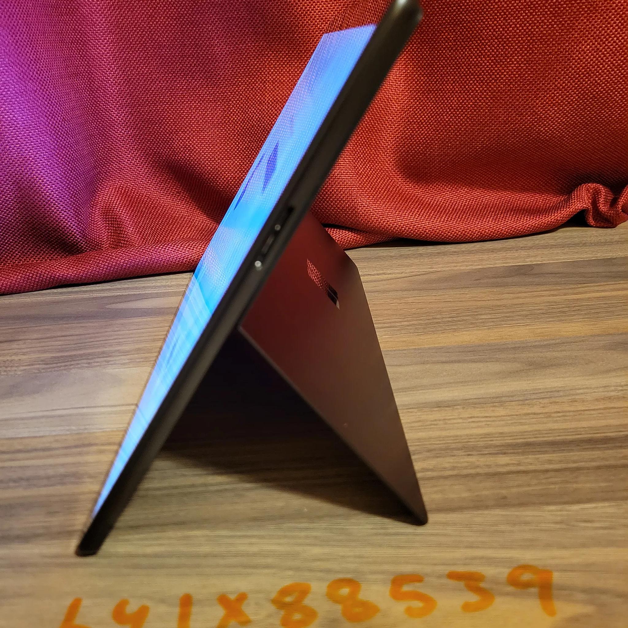 Microsoft Surface Pro 9 - 256gb - intel i5 12th gen. - 13" QLED Touch Screen