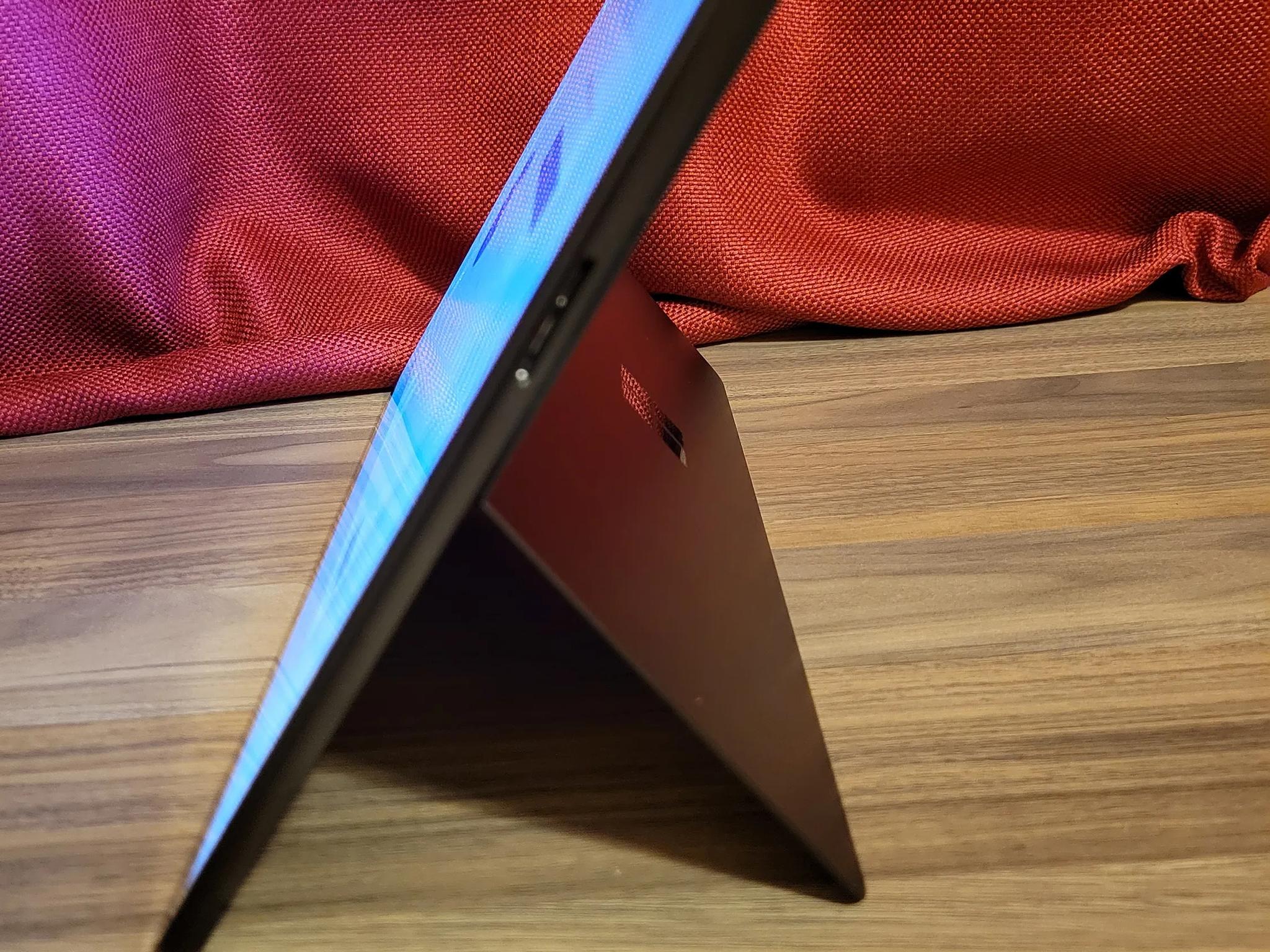 Microsoft Surface Pro 9 - 256gb - intel i5 12th gen. - 13" QLED Touch Screen