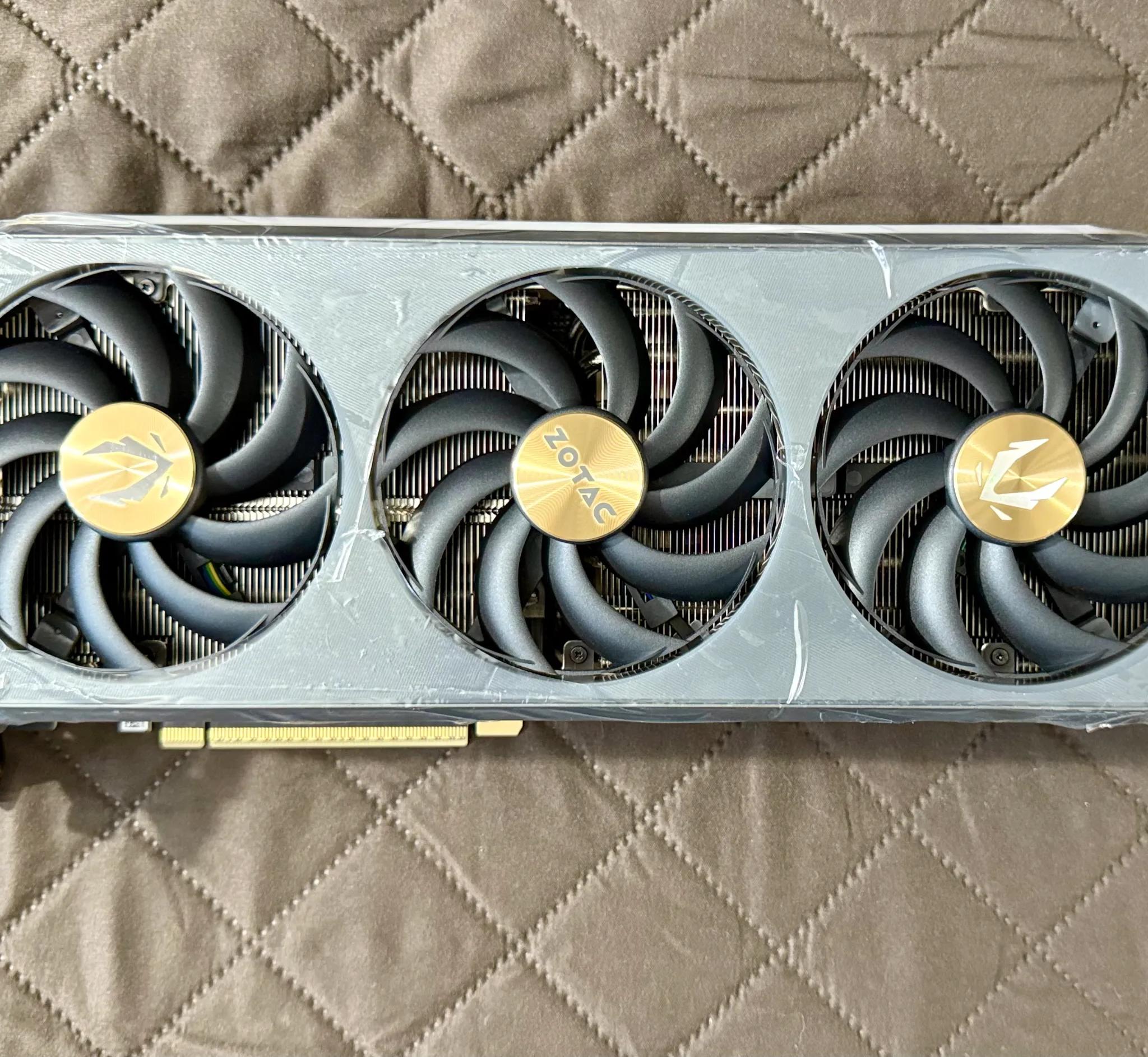 ZOTAC Gaming GeForce RTX 5090 AMP Extreme Infinity - DLSS 4 - 32GB - GDDR7