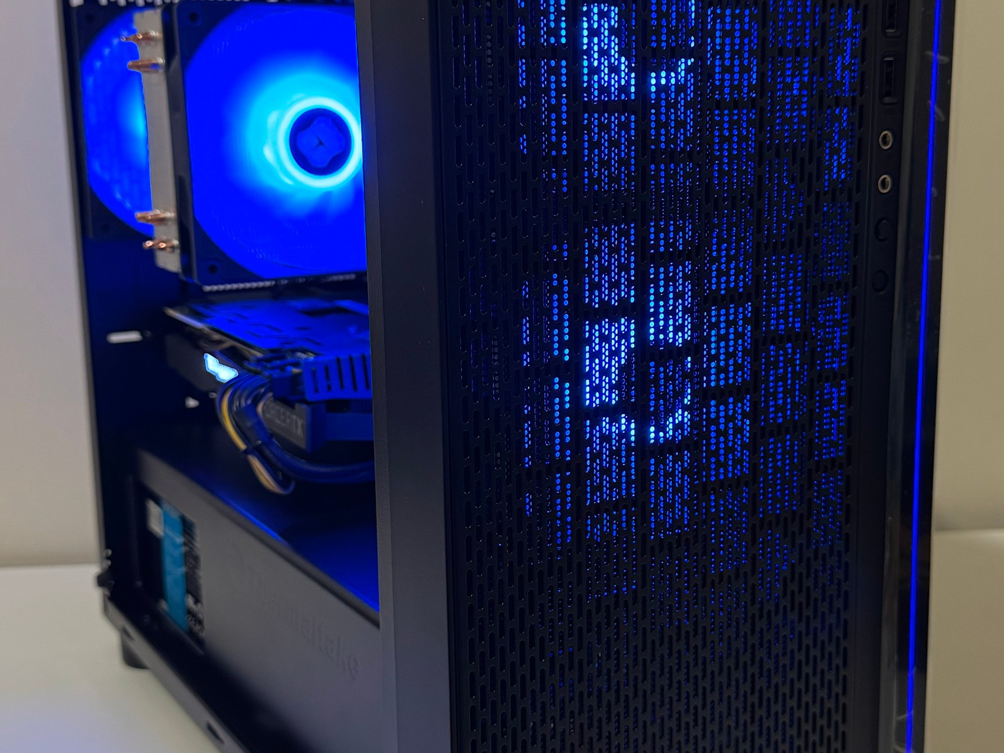 AMD Ryzen 5 32GB RAM 1TB SK Hynix NVMe SSD GeForce RTX 2070 SUPER Thermaltake Case Gaming PC