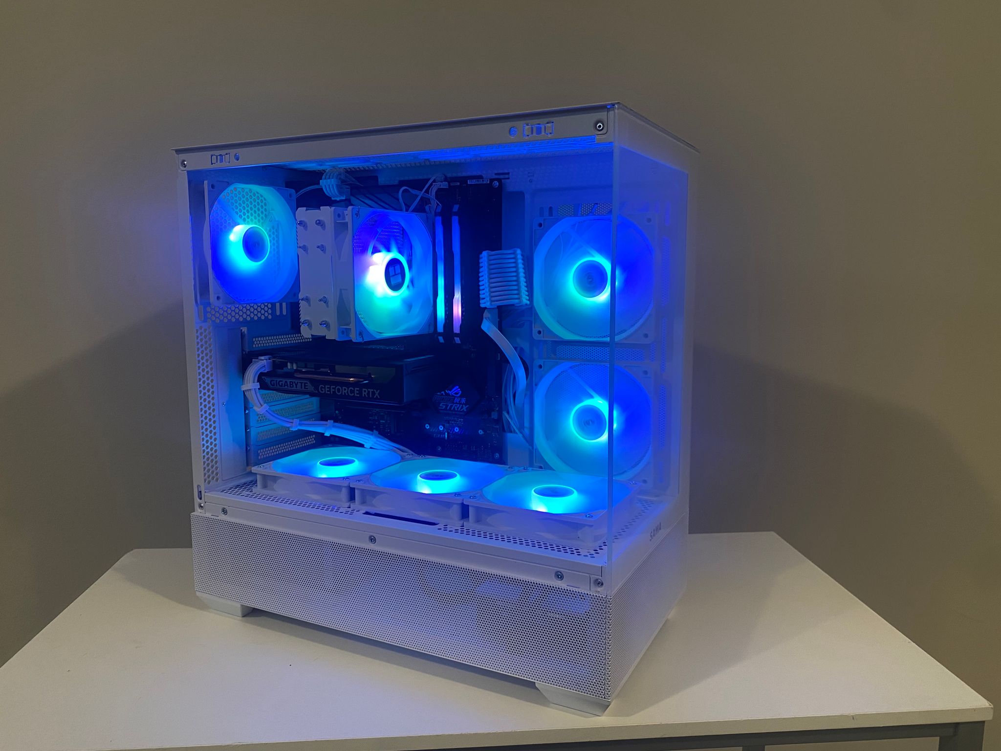 White RGB Gaming PC | Ryzen 7 3700X | RTX 5050 8GB | 16GB RGB | 500GB M.2 SSD