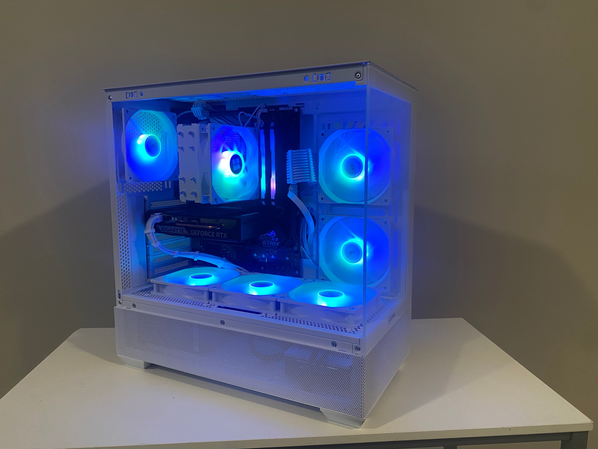 White RGB Gaming PC | Ryzen 7 3700X | RTX 5050 8GB | 16GB RGB | 500GB M.2 SSD