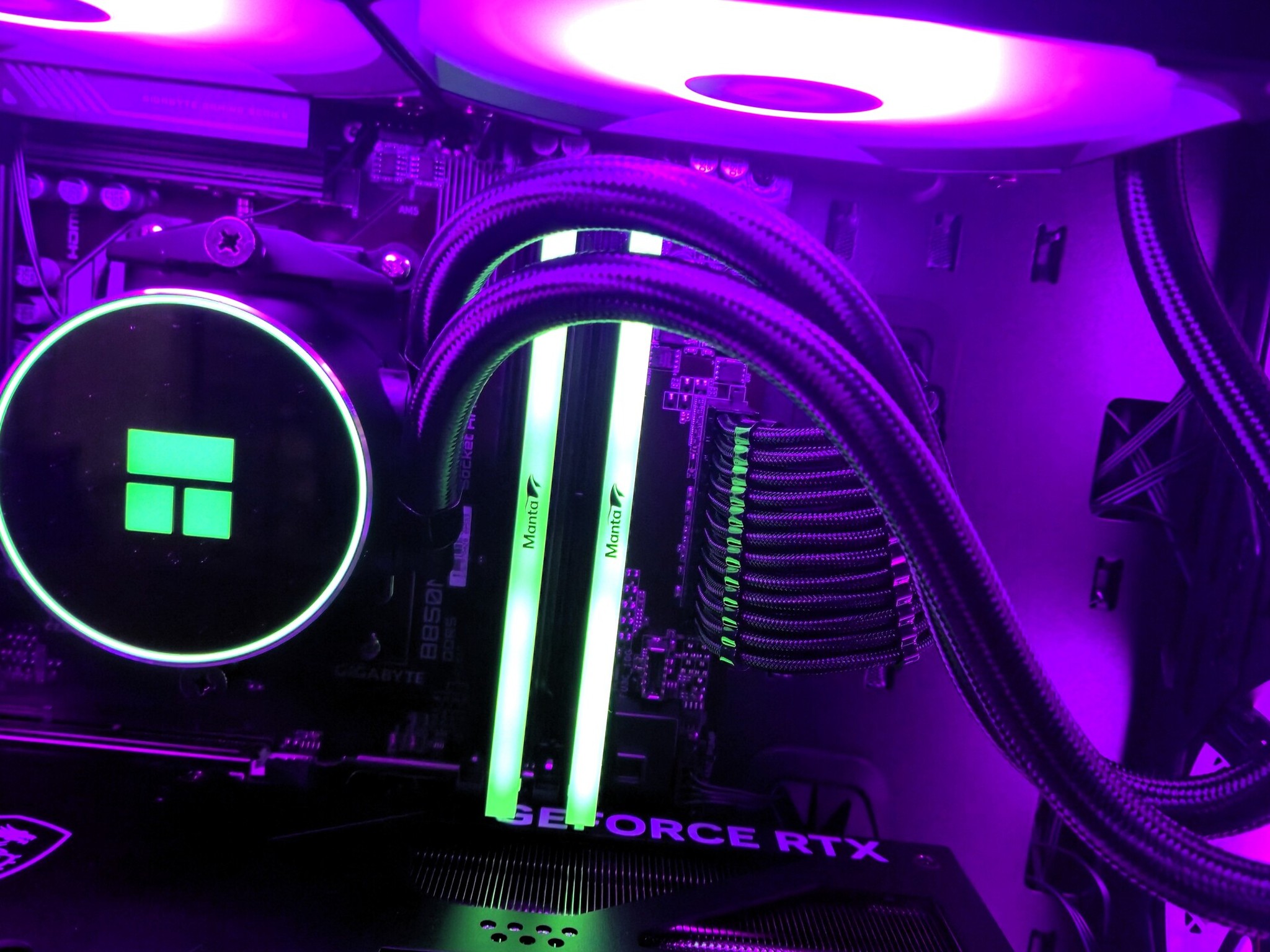 RTX 5070 Ti - 9850X3D - 32GB DDR5 6400 CL32 - 2TB Crucial NVMe