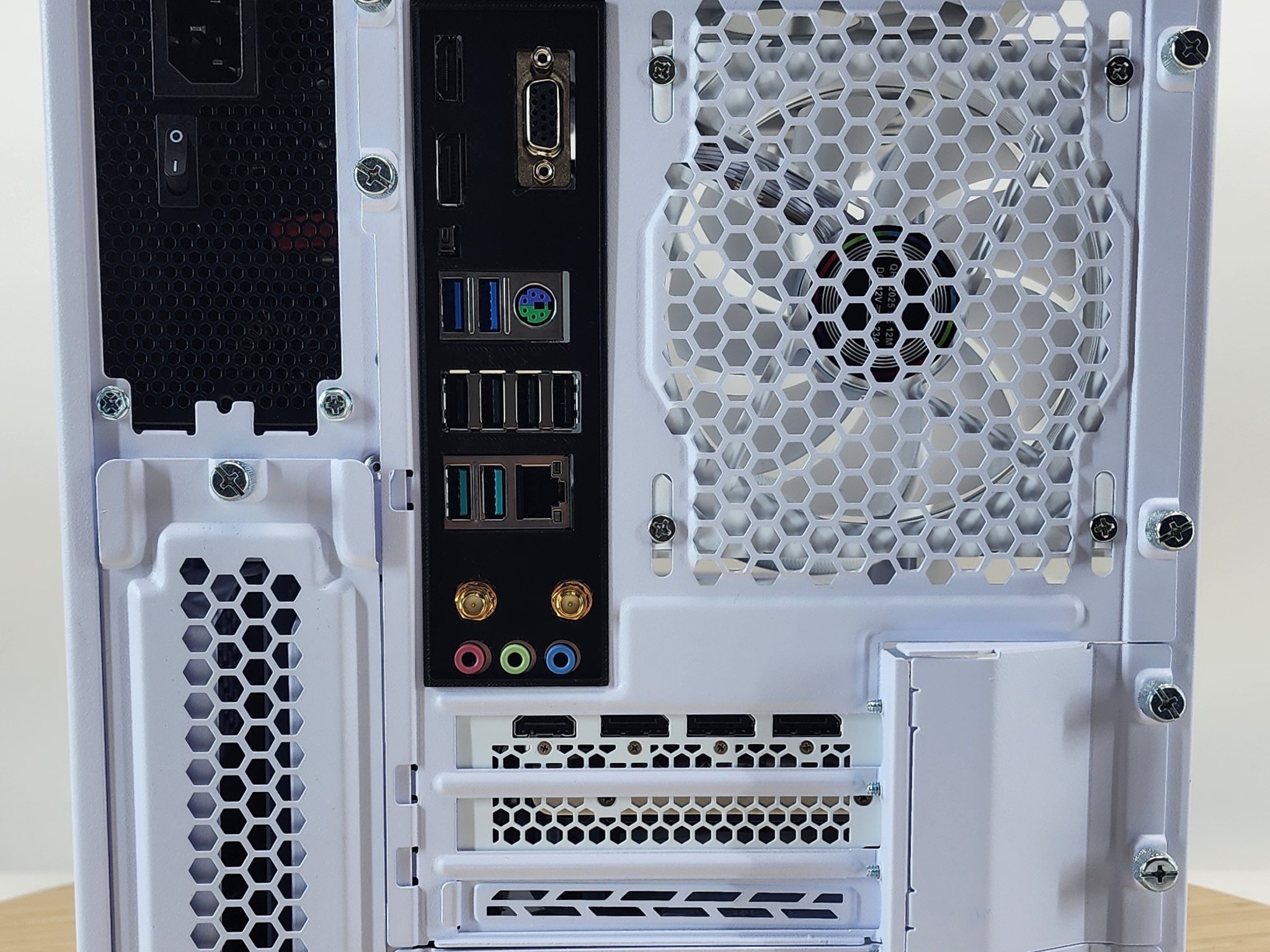 Gaming PC Ryzen 7 7800X3D 32GB RAM 2TB SSD RX 9070 XT 16GB Windows 11 Computer