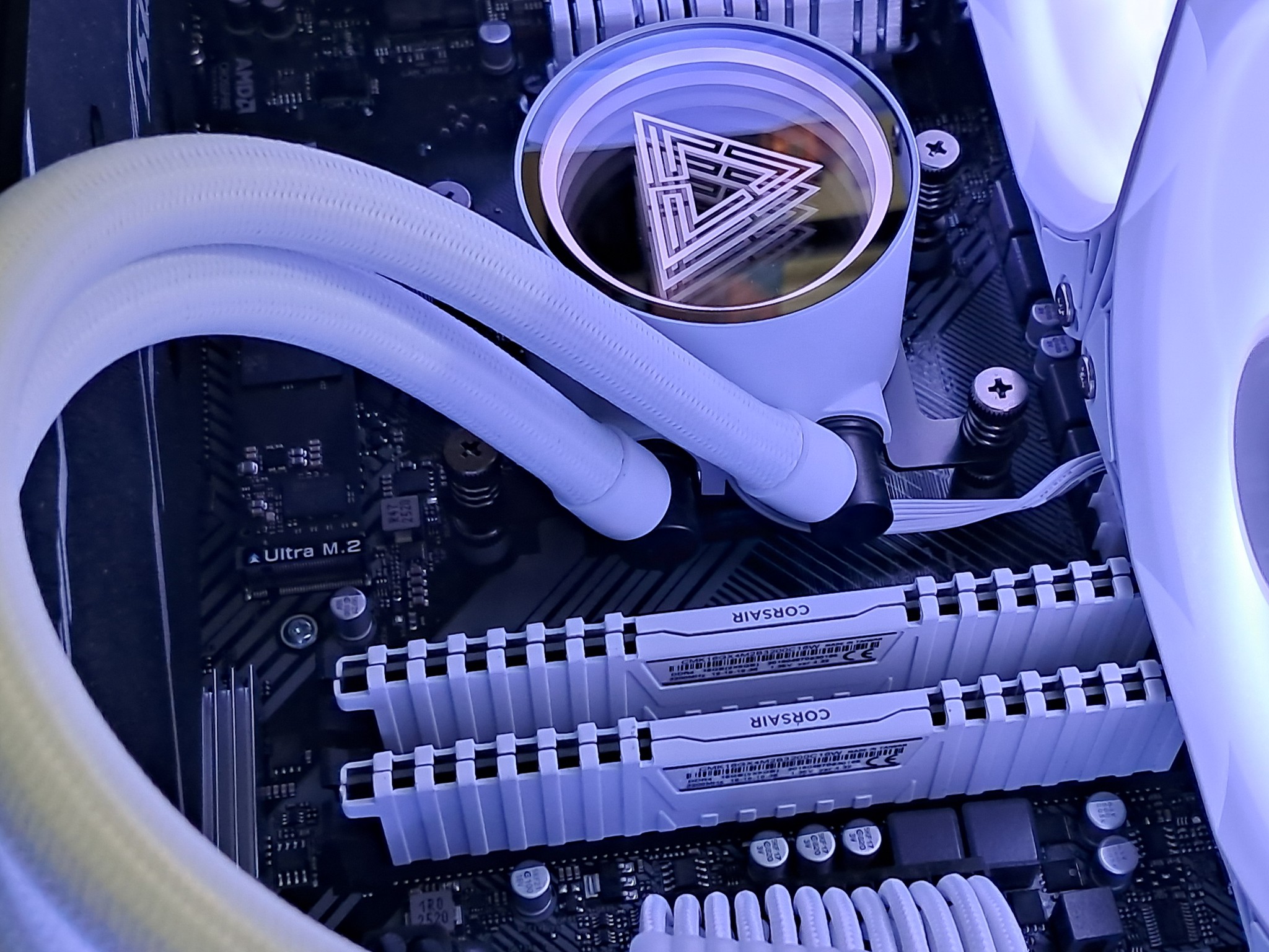 ❄️Frosty RTX Gamer❄️2070 Super | Ryzen 5 5500 | 16GB Corsair DDR4 | 1.25 TB SSD | WiFi!