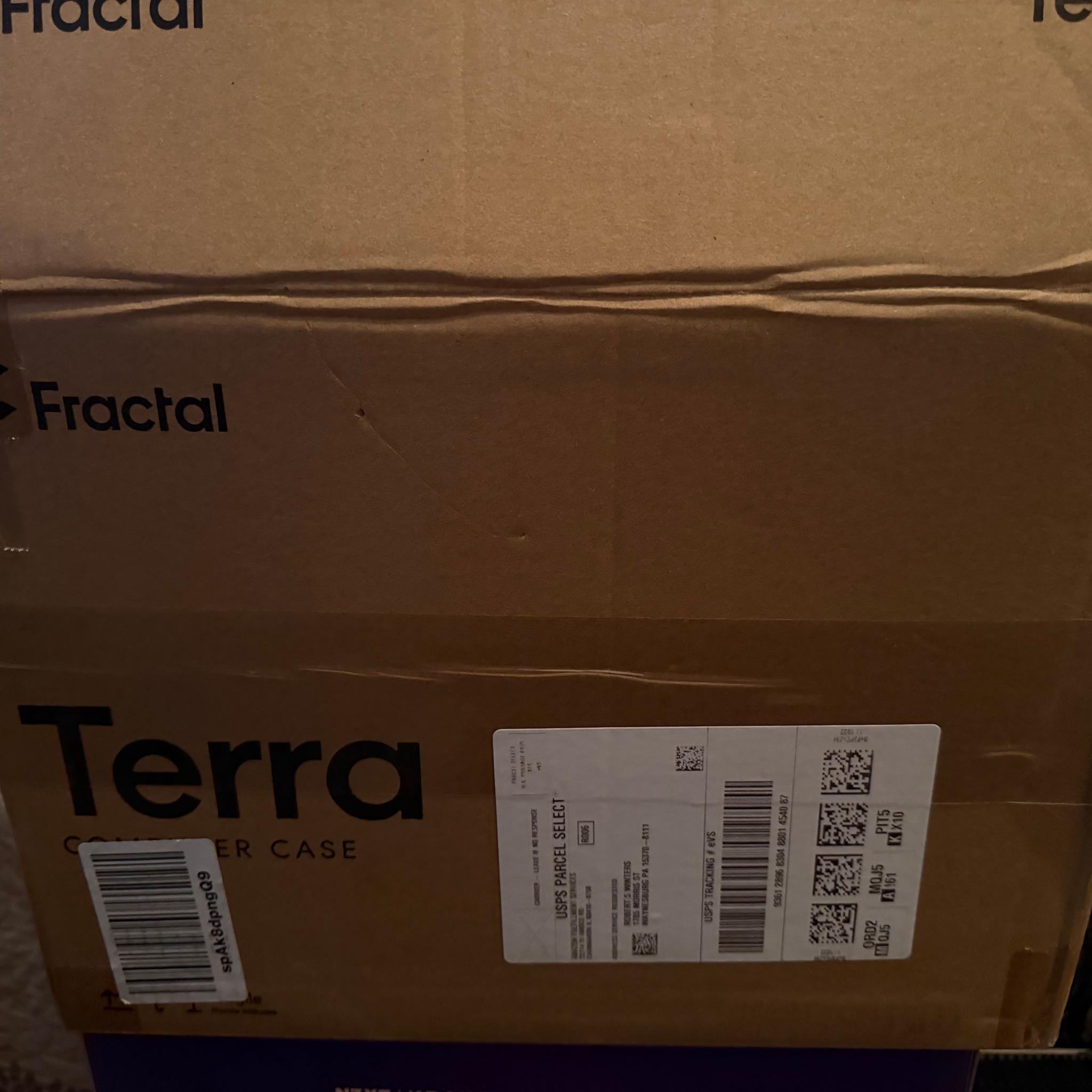 Fractal Design Terra Green 7800X3D, 32GB RAM, 512GB SSD, 7700XT, Win11 Pro Genuine copy!