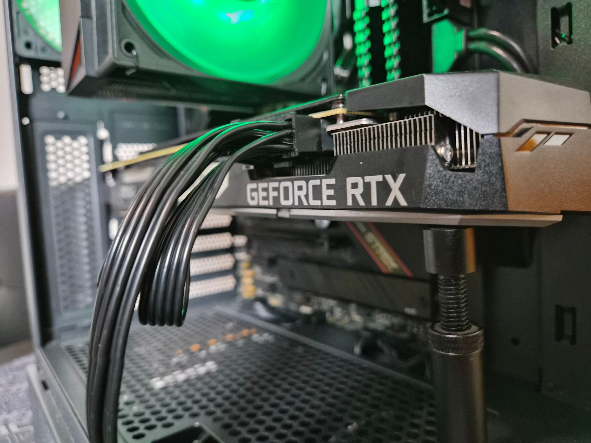 Simple Gaming PC: RTX 2070 | Ryzen 5 | 16GB RAM | 512GB SSD