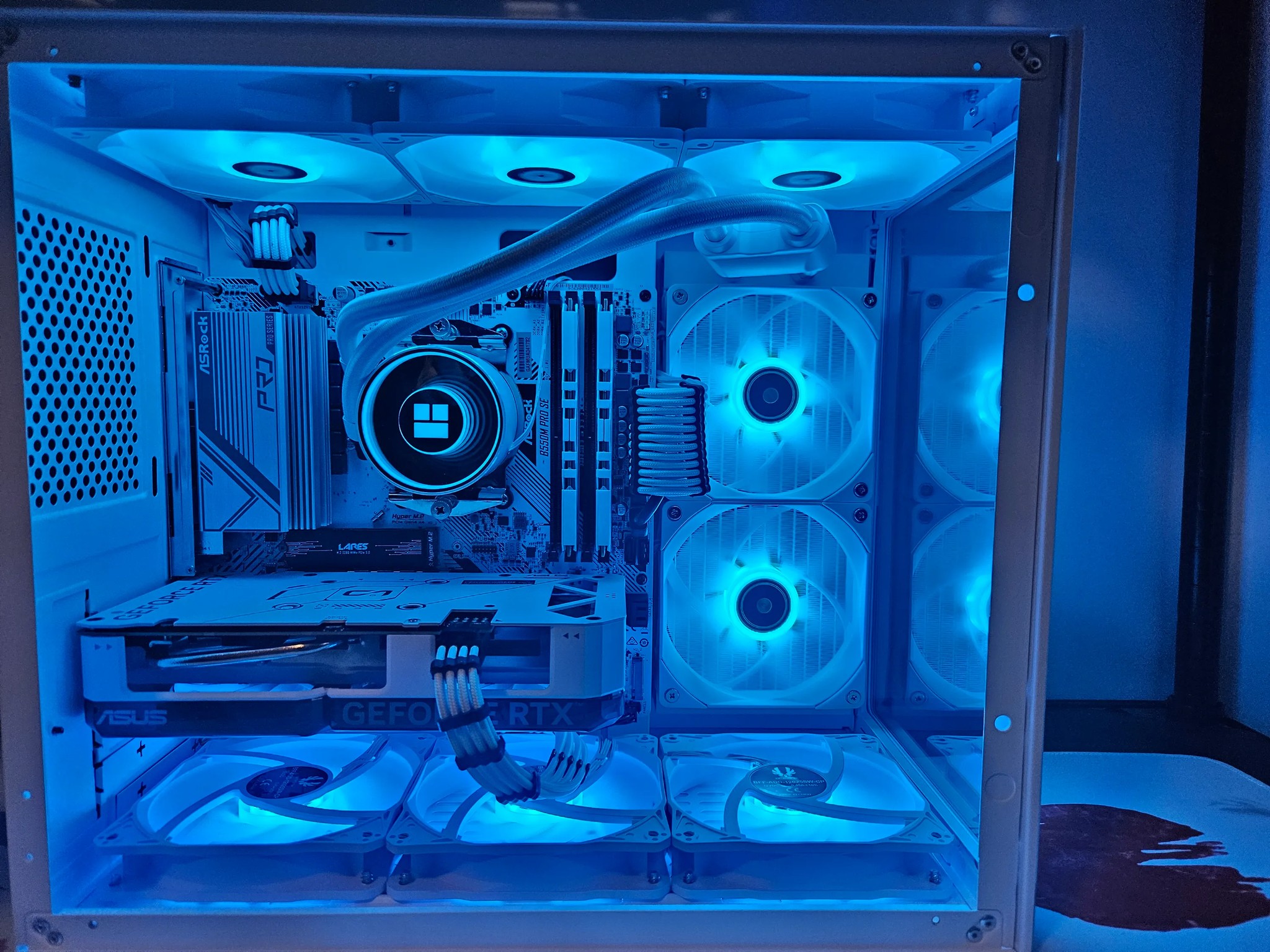 CYBER MONDAY SPECIAL Arctic Beast Ryzen 7 5700X / 32GB / 2TB SSD / RTX 4060